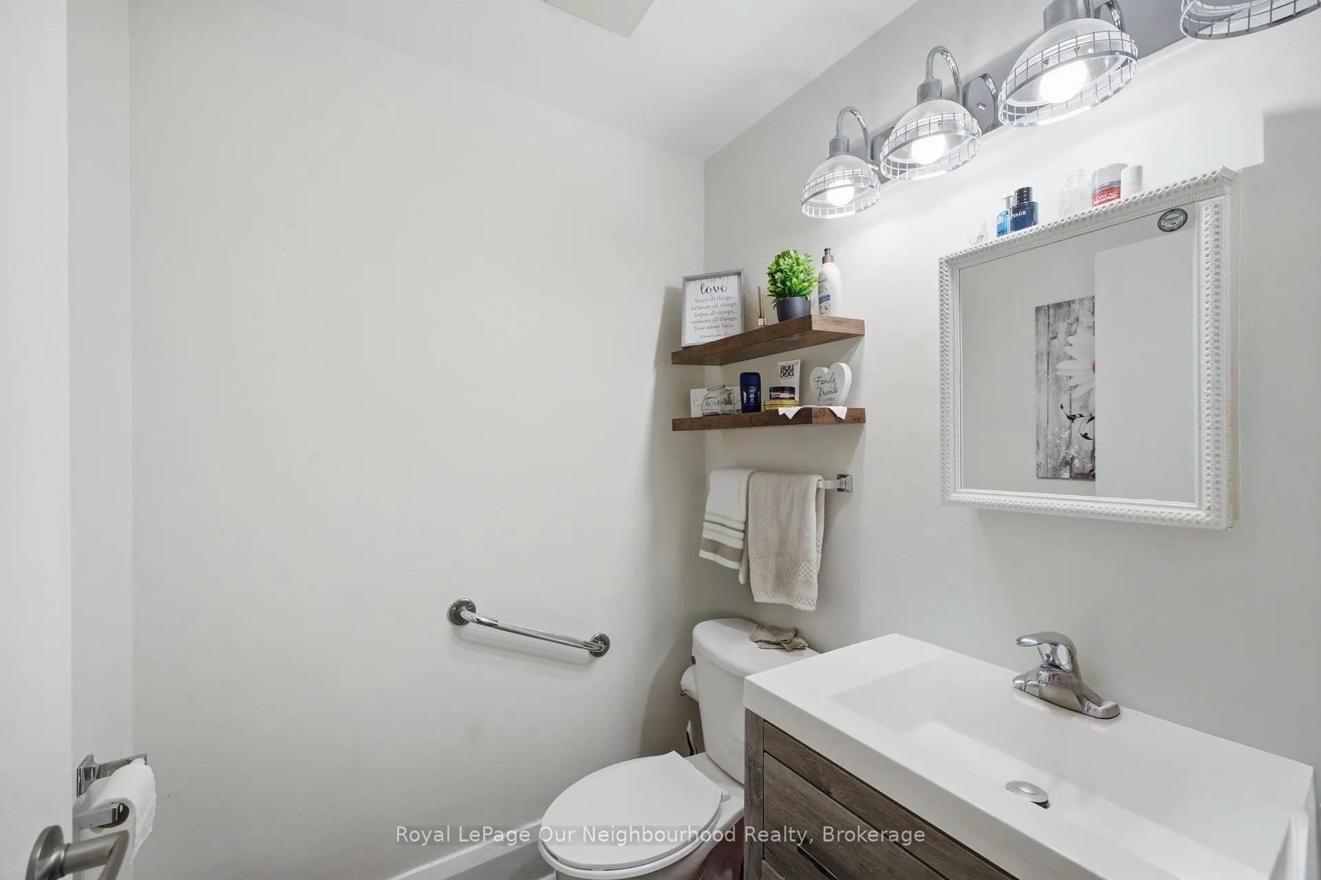 Photo 11 of 107 Toronto Road, Port Hope — HOMEH