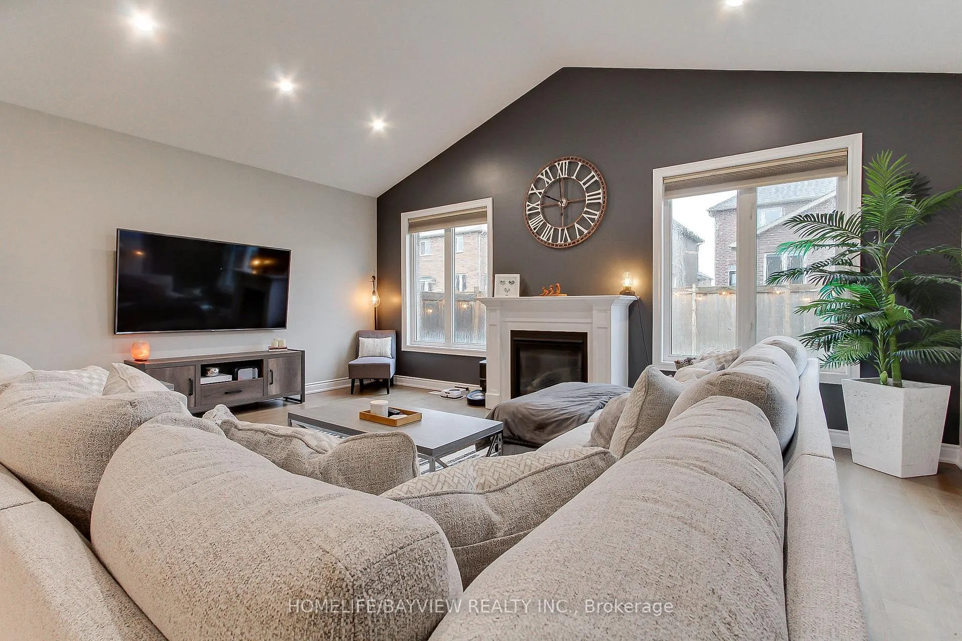 Photo 4 of 35 Booth Lane, Barrie, Painswick South — HOMEH