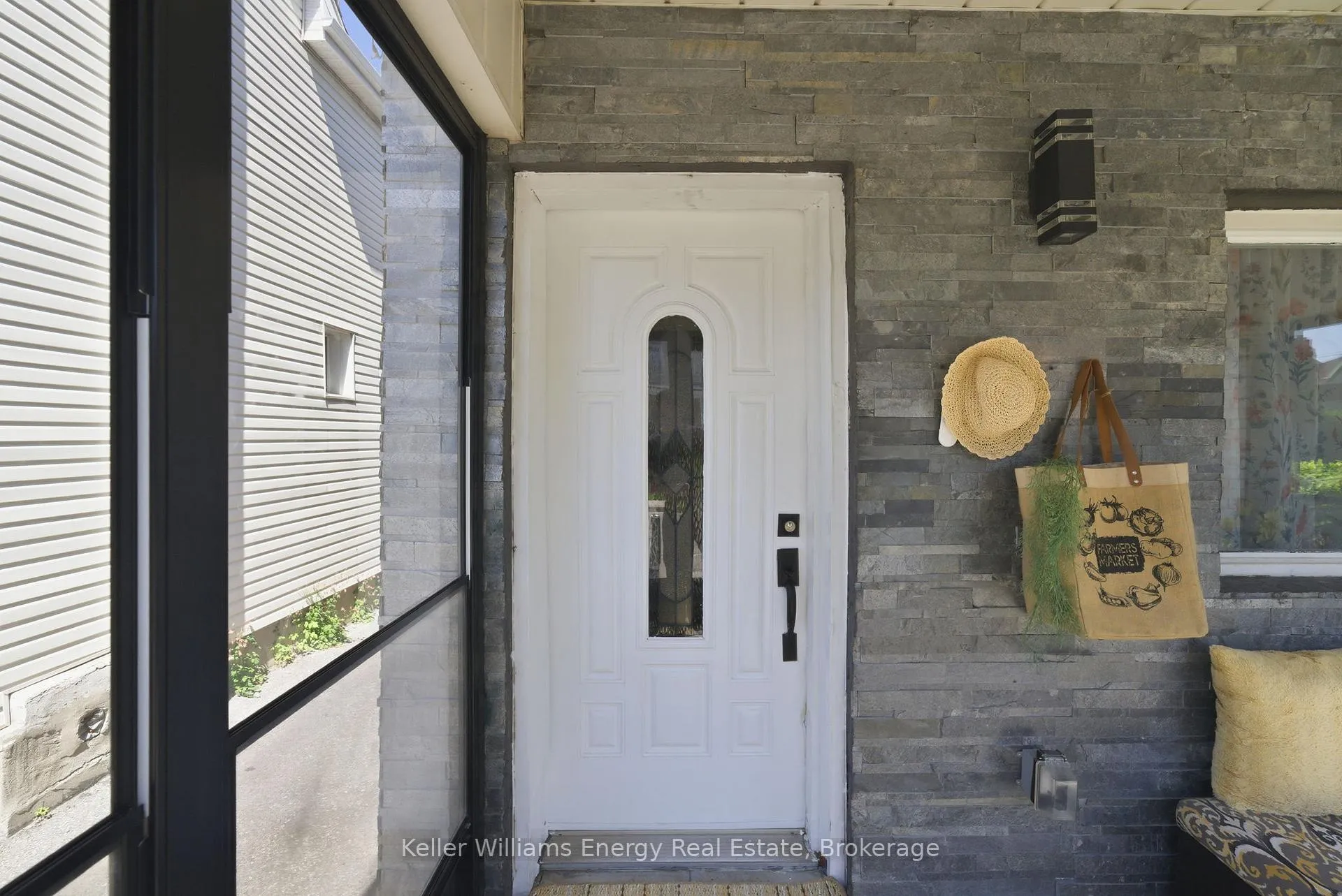 Photo 4 of 327 Albert Street, Oshawa, Central — HOMEH