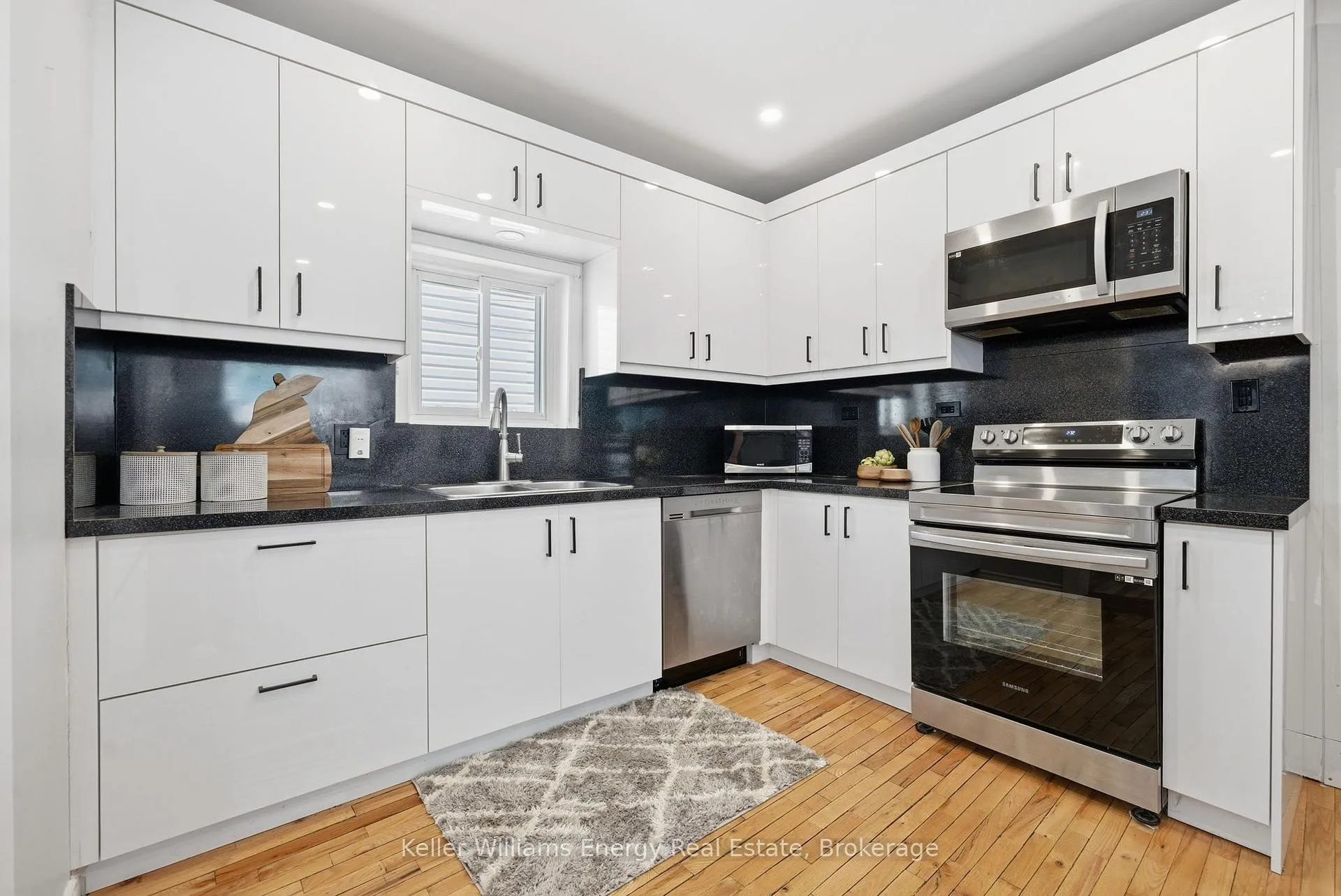 Photo 5 of 327 Albert Street, Oshawa, Central — HOMEH