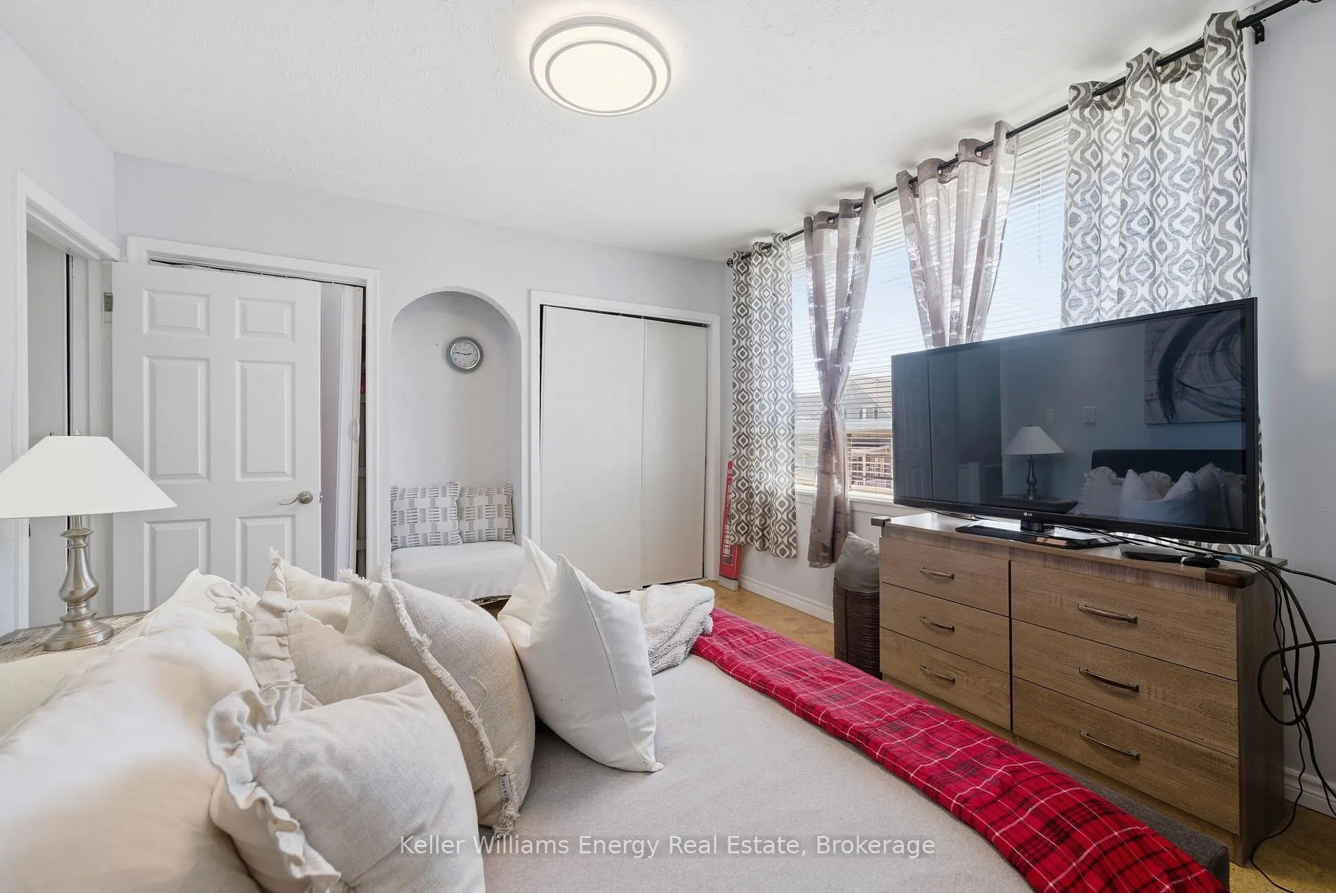 Photo 17 of 327 Albert Street, Oshawa, Central — HOMEH
