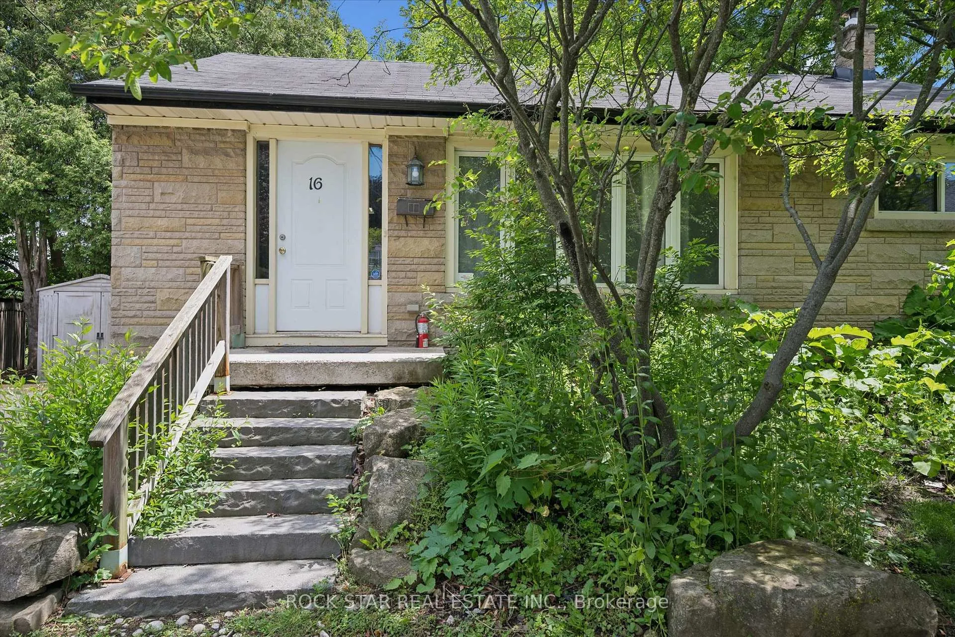 Photo 1 of 16 Beaucourt Place, Hamilton, Ainslie Wood — HOMEH