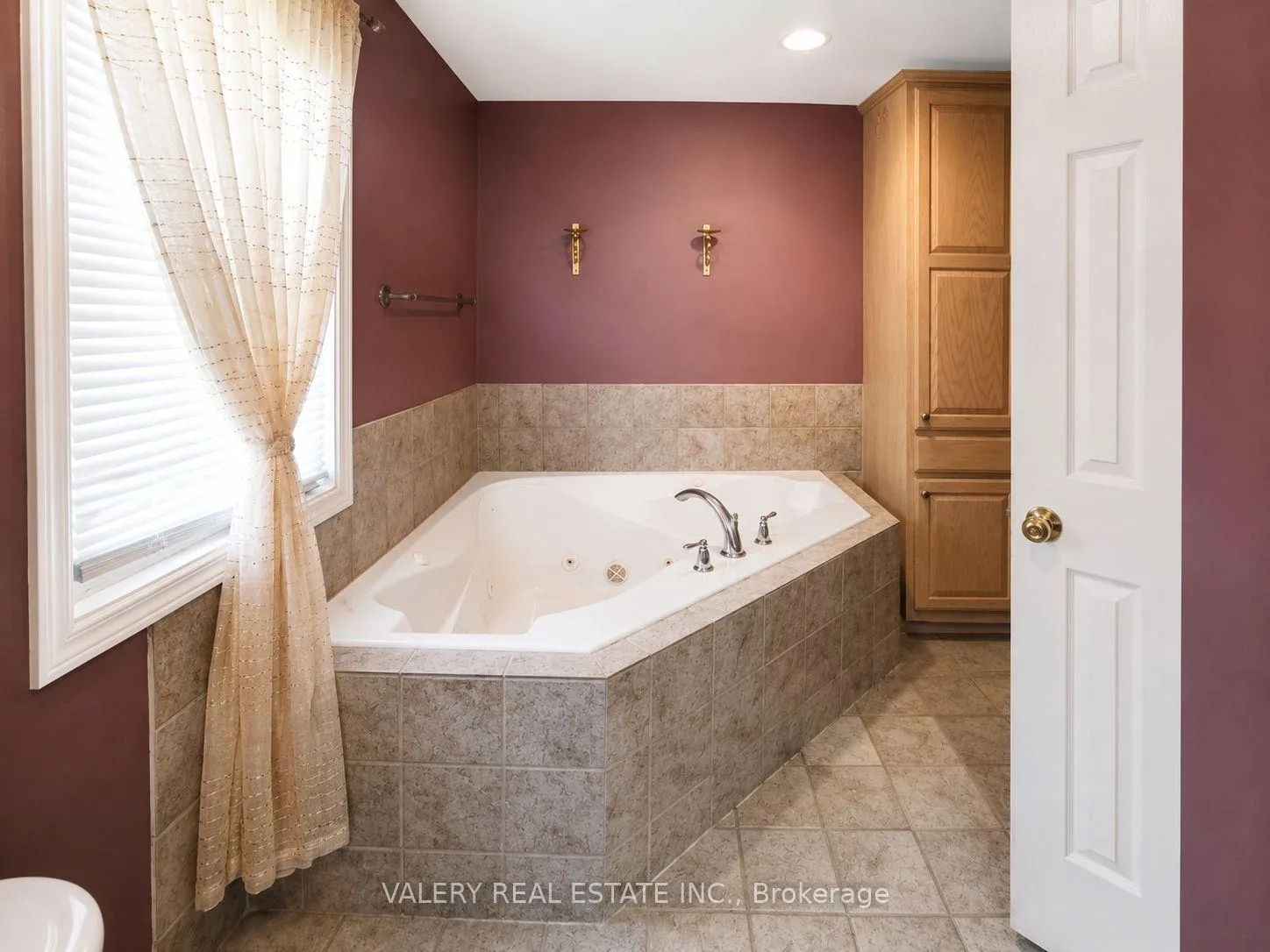 Photo 14 of 1058 Moy Ave, Windsor — HOMEH