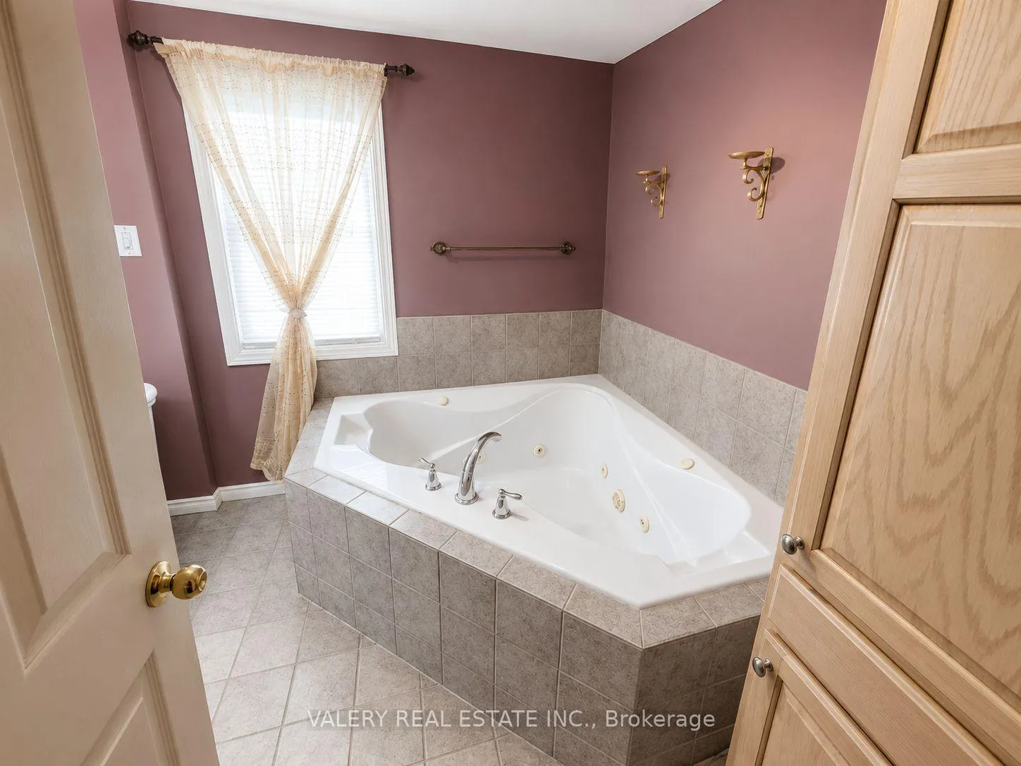Photo 16 of 1058 Moy Ave, Windsor — HOMEH