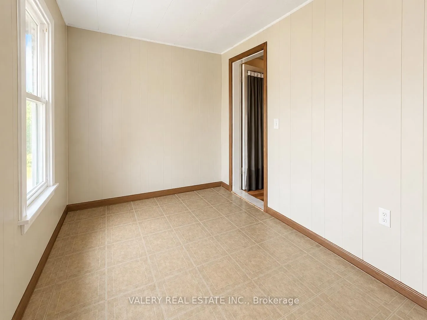 Photo 17 of 1058 Moy Ave, Windsor — HOMEH