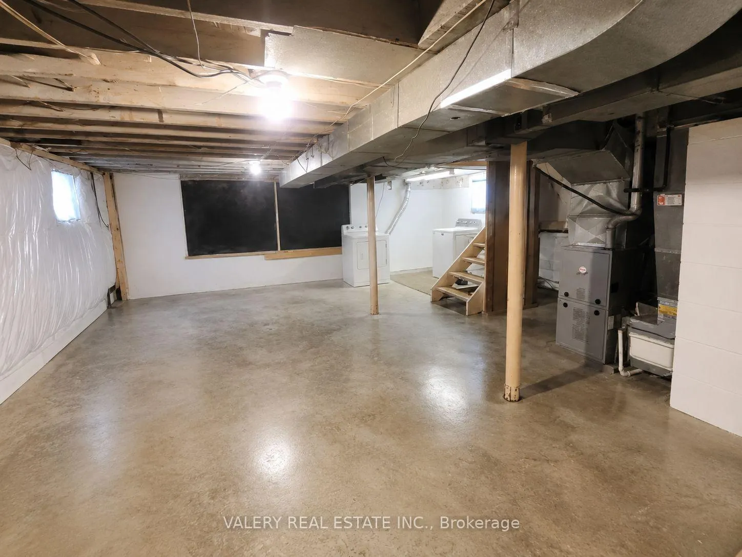 Photo 18 of 1058 Moy Ave, Windsor — HOMEH