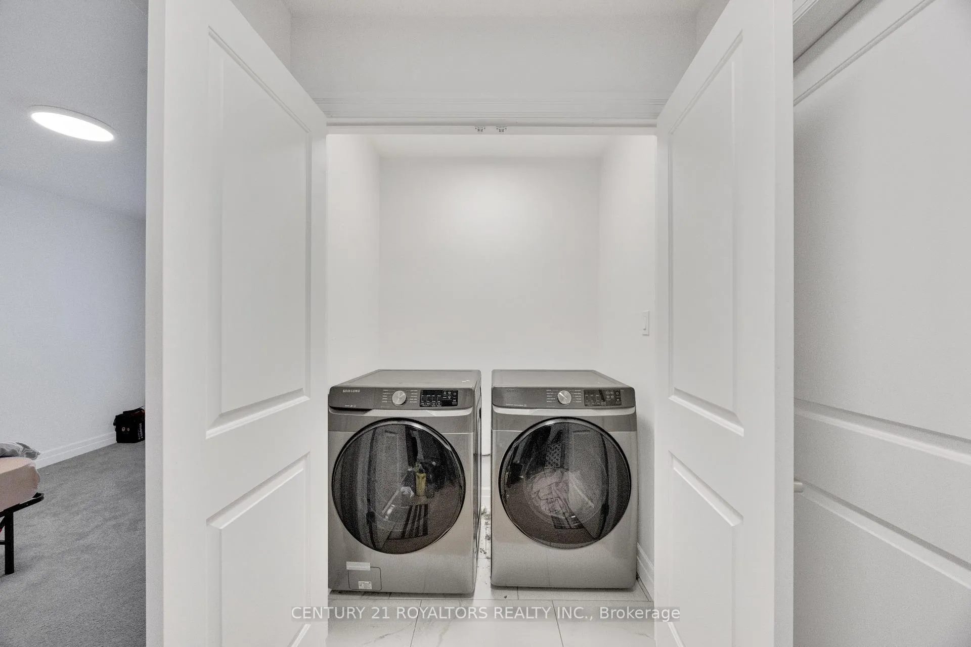 Photo 17 of 3013 Petty Road, London, South W — HOMEH