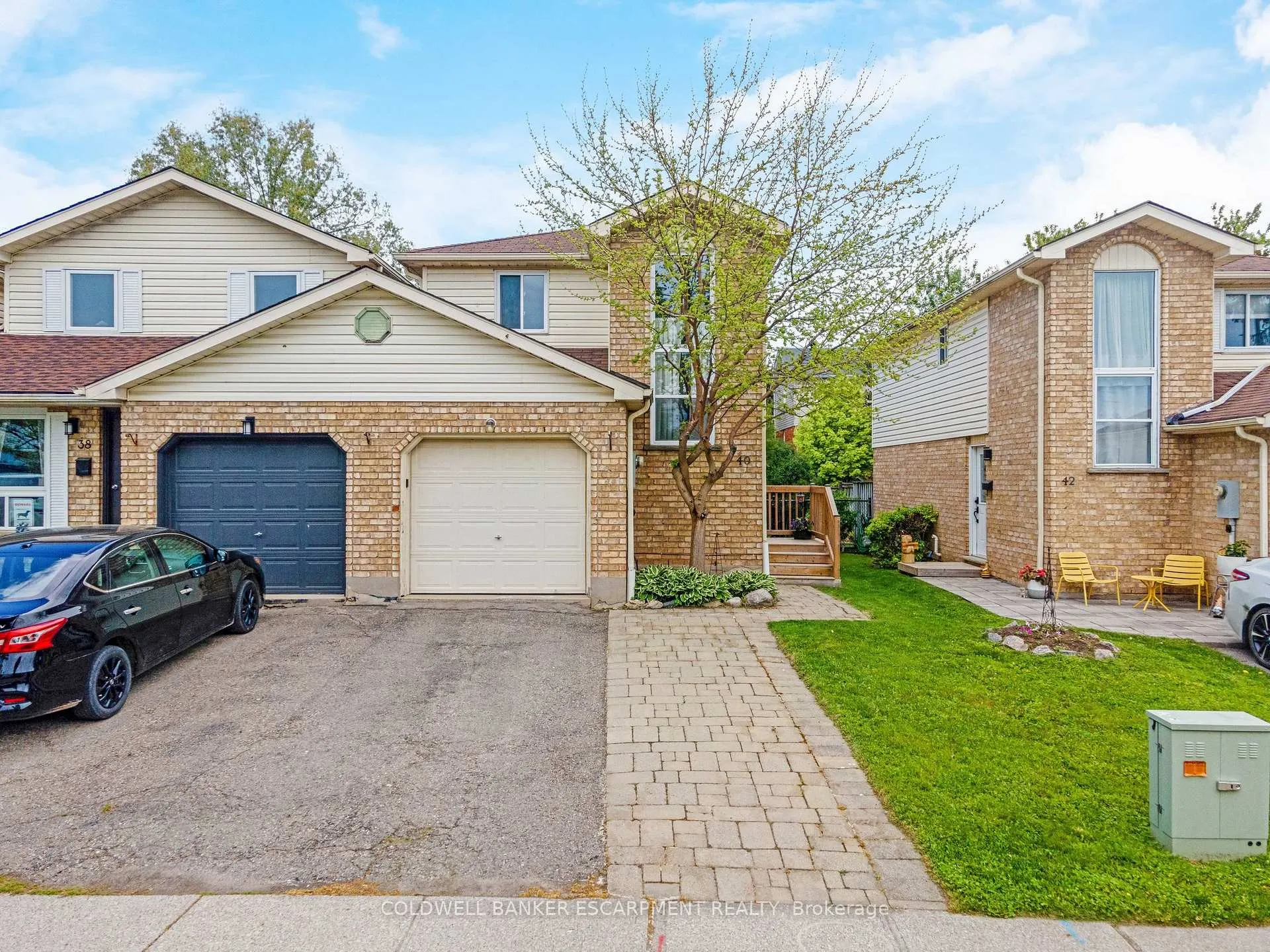 Photo 2 of 40 Danville Avenue, Halton Hills, Acton — HOMEH