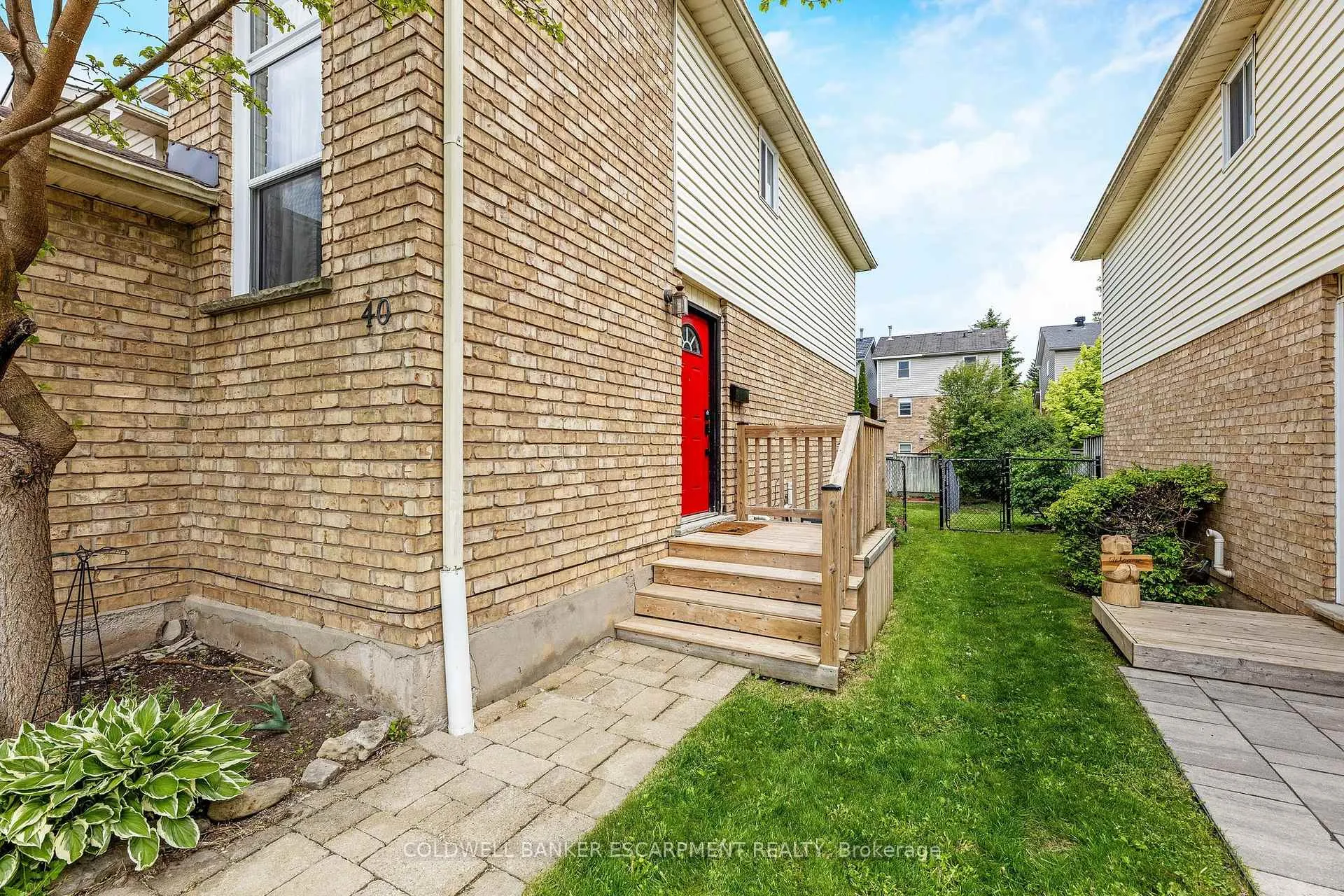 Photo 4 of 40 Danville Avenue, Halton Hills, Acton — HOMEH