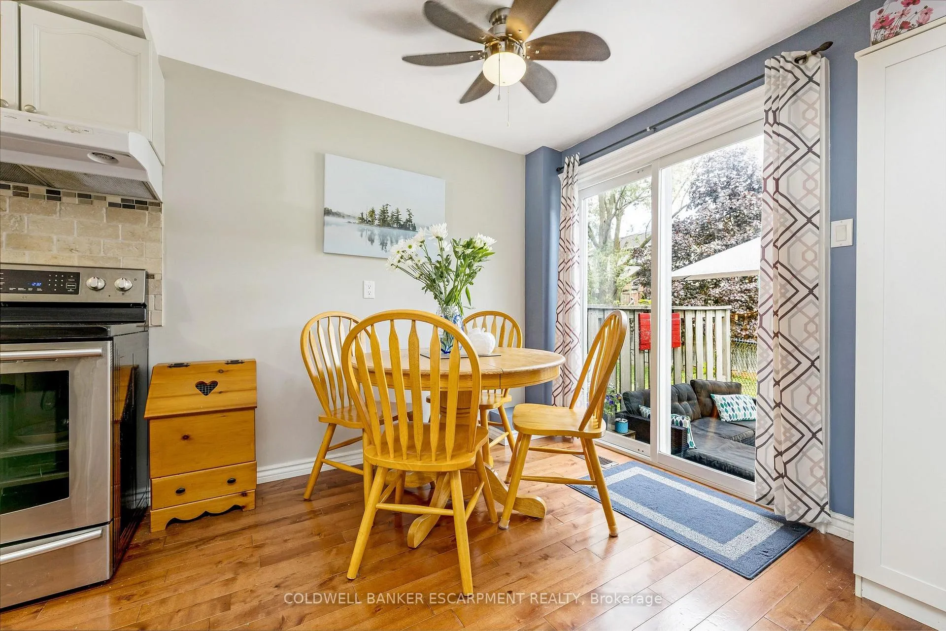 Photo 9 of 40 Danville Avenue, Halton Hills, Acton — HOMEH