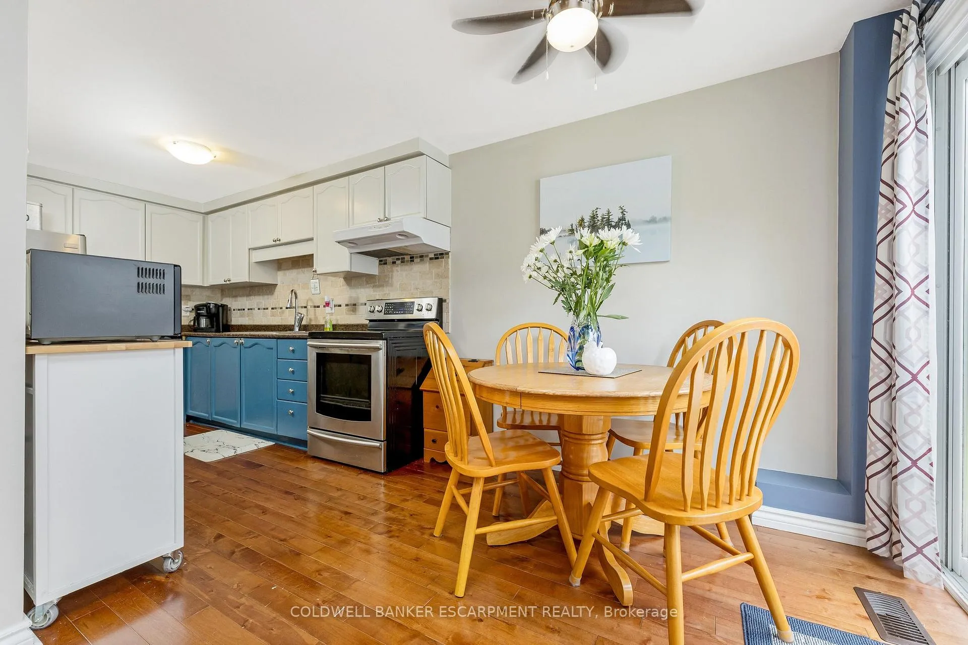Photo 10 of 40 Danville Avenue, Halton Hills, Acton — HOMEH