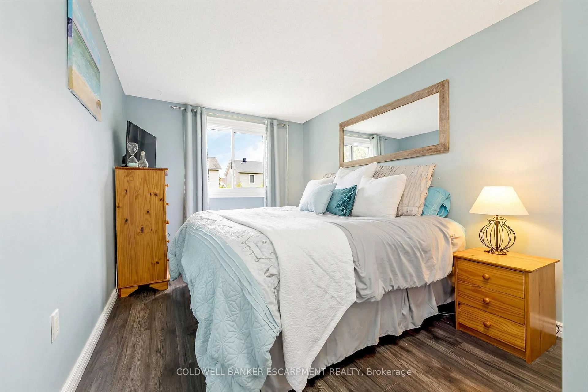 Photo 14 of 40 Danville Avenue, Halton Hills, Acton — HOMEH