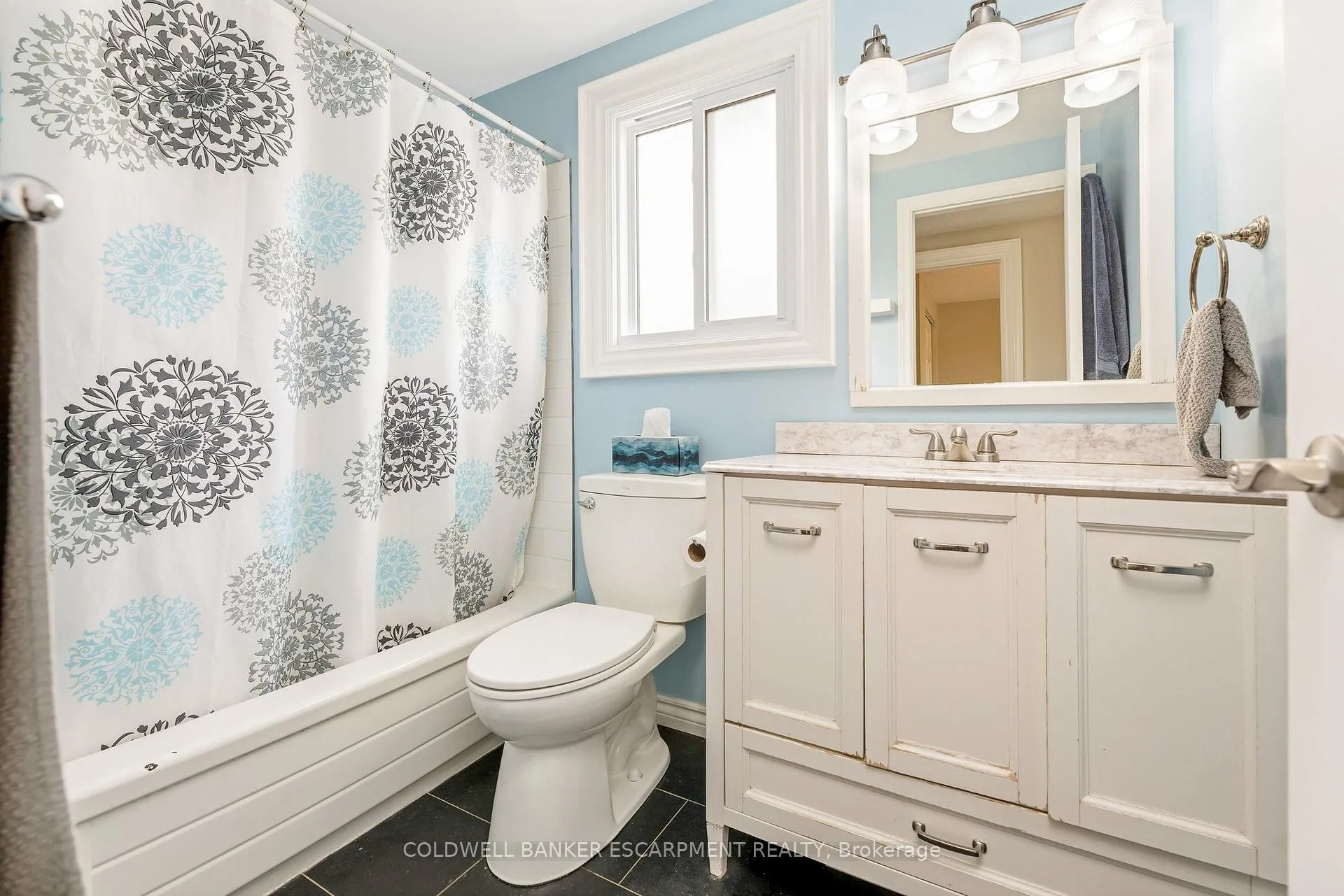 Photo 17 of 40 Danville Avenue, Halton Hills, Acton — HOMEH