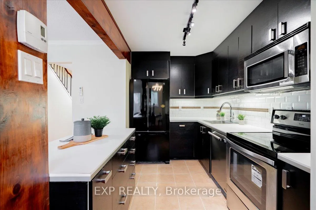 Photo 16 of 25 Harper Way, Markham, Aileen-Willowbrook — HOMEH