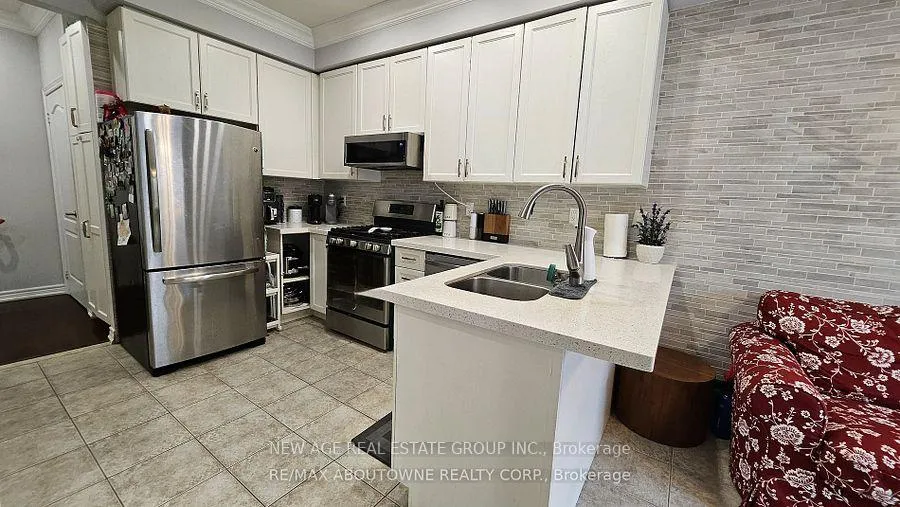 Photo 13 of 42 Ozner Crescent, Vaughan, Vellore Village — HOMEH