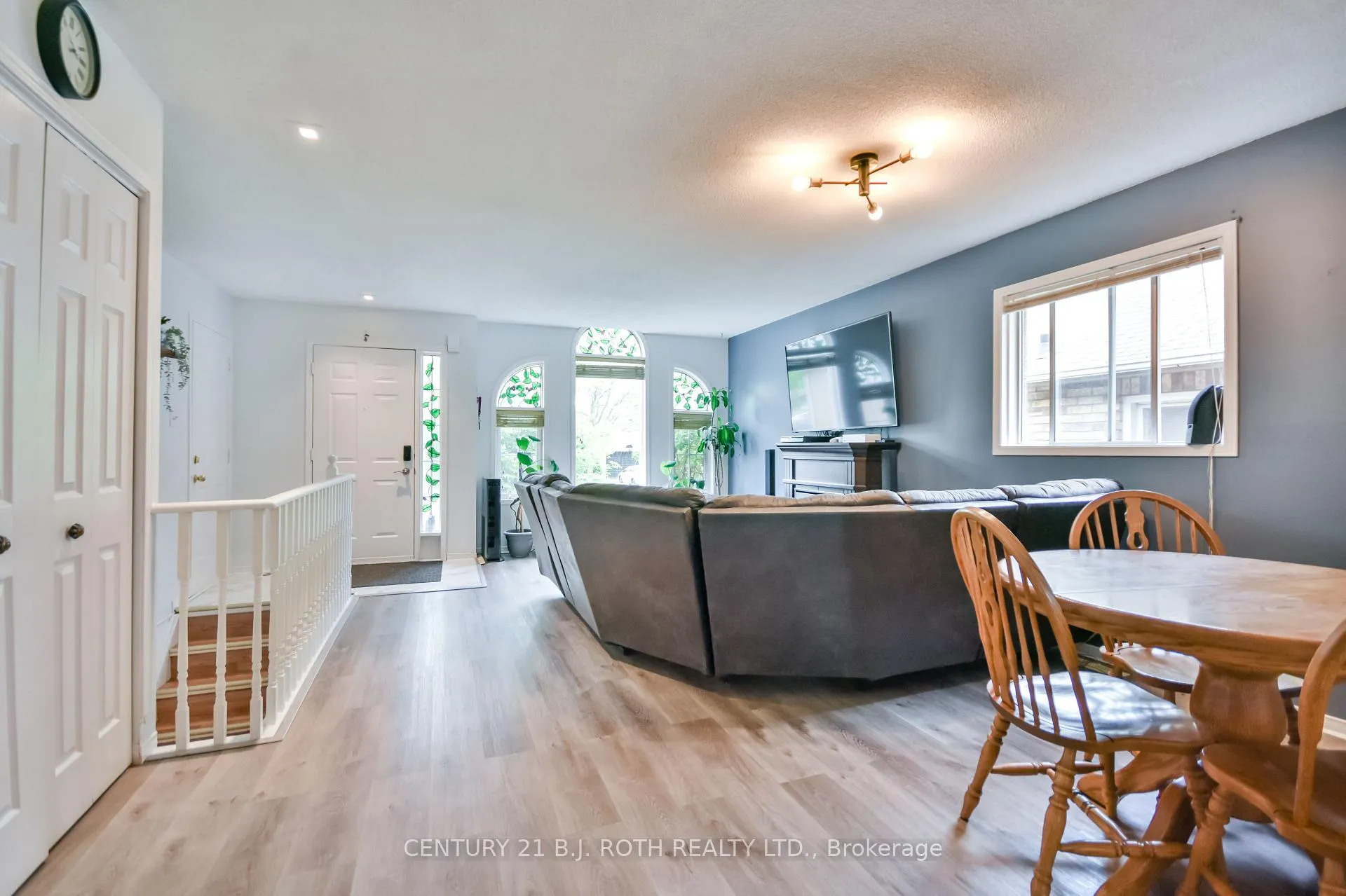 Photo 7 of 37 Nicholson Drive, Barrie, Ardagh — HOMEH