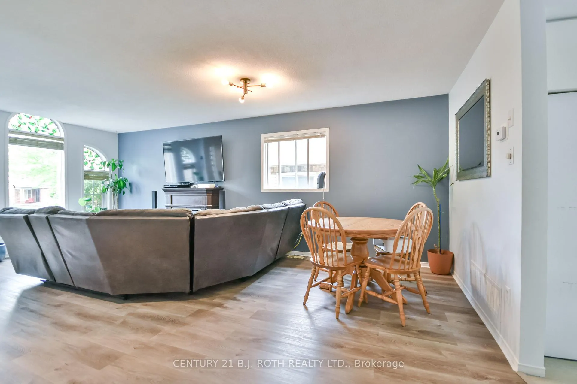 Photo 8 of 37 Nicholson Drive, Barrie, Ardagh — HOMEH