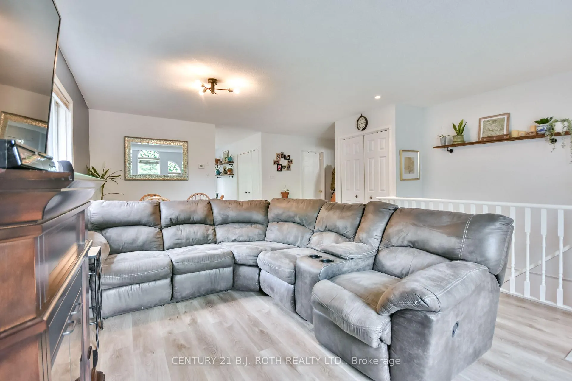 Photo 9 of 37 Nicholson Drive, Barrie, Ardagh — HOMEH