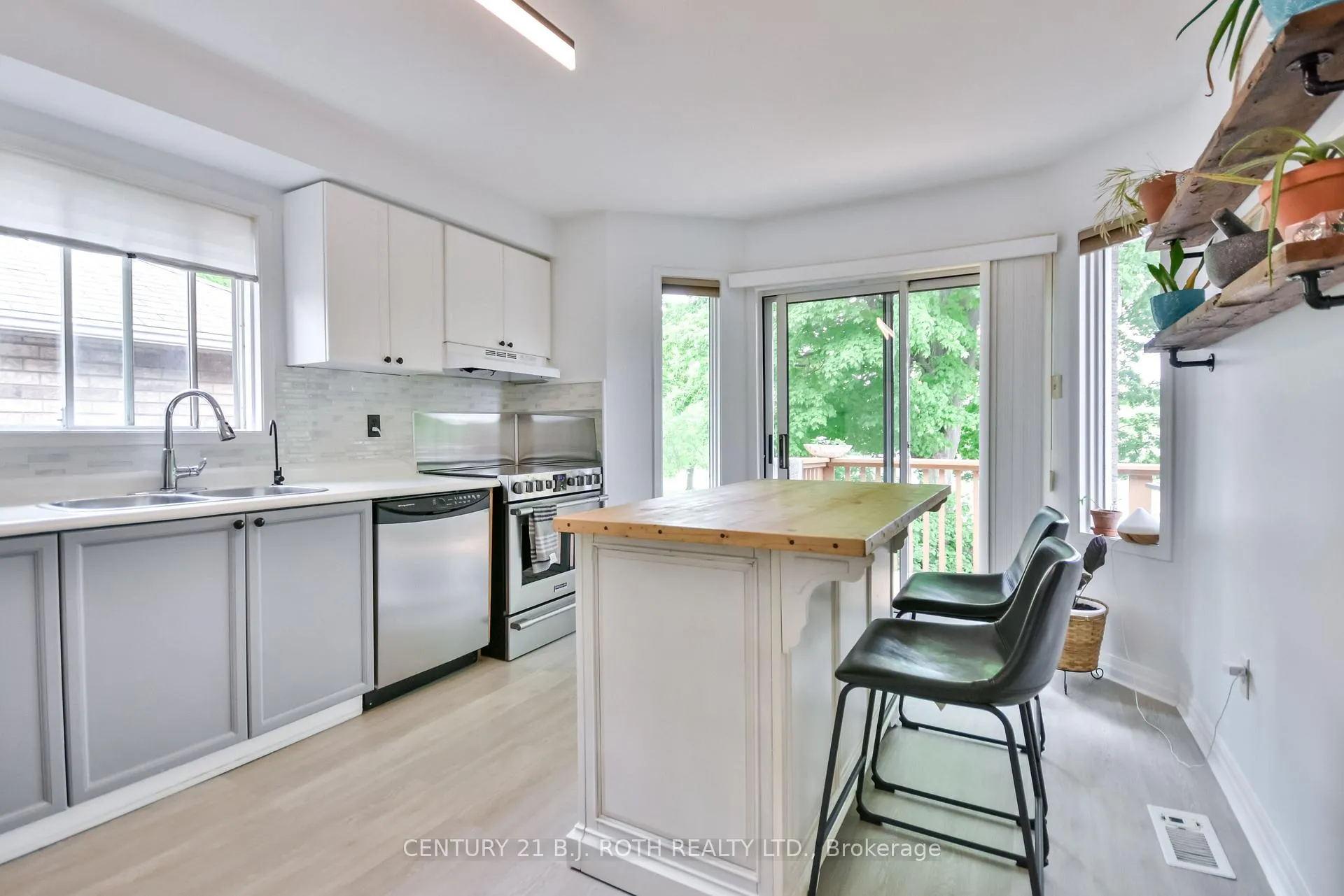 Photo 11 of 37 Nicholson Drive, Barrie, Ardagh — HOMEH