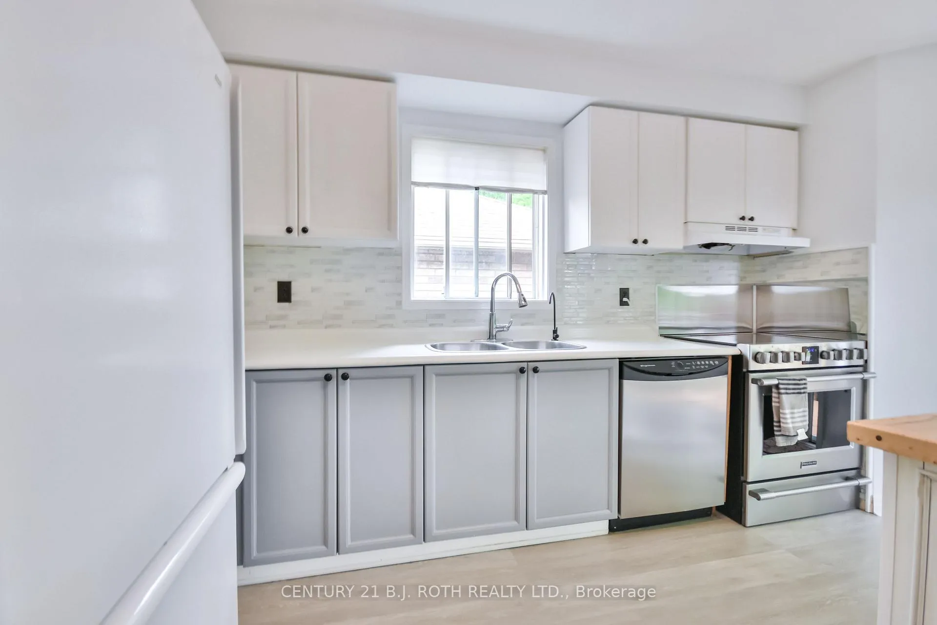 Photo 12 of 37 Nicholson Drive, Barrie, Ardagh — HOMEH