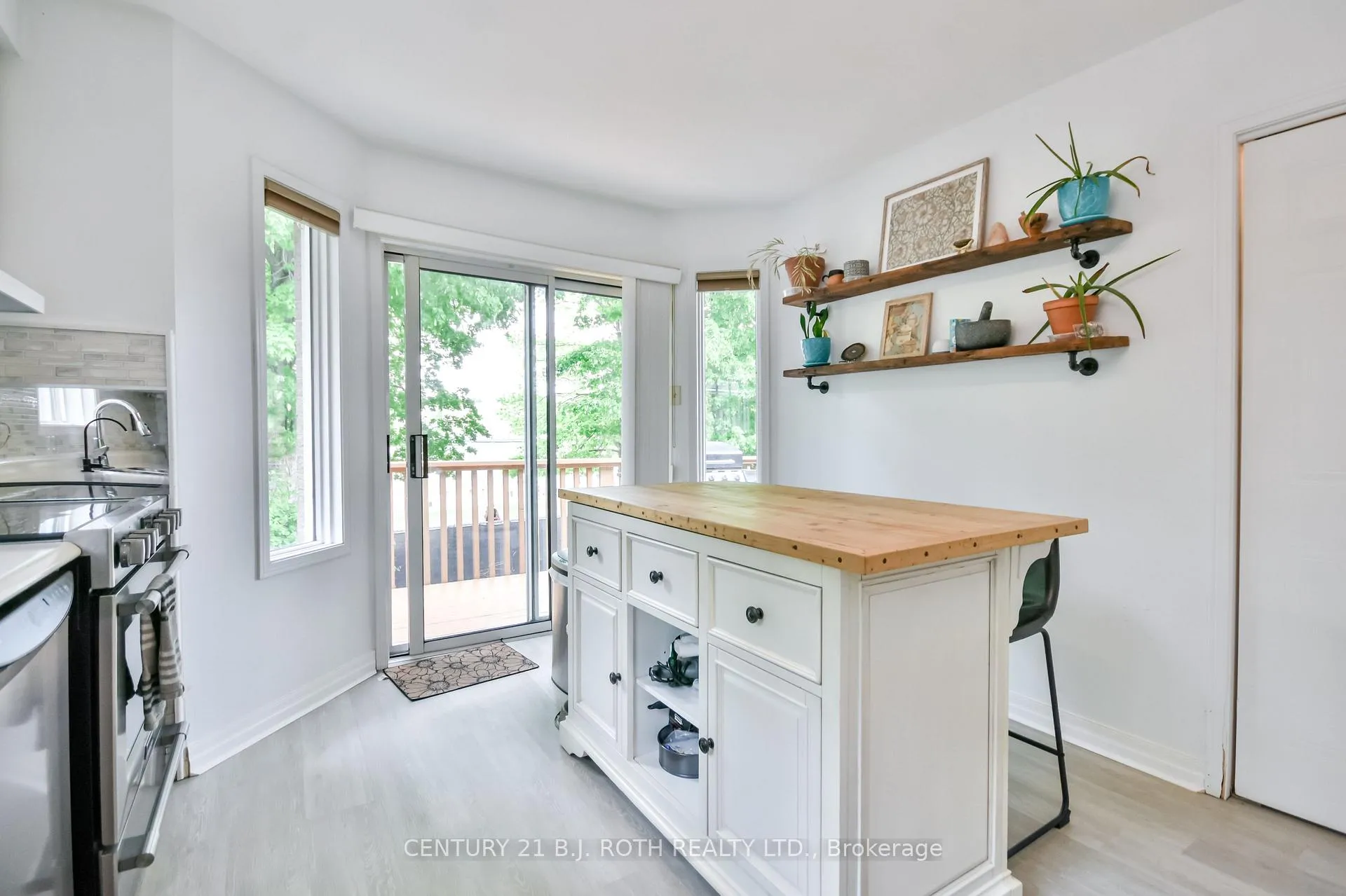 Photo 13 of 37 Nicholson Drive, Barrie, Ardagh — HOMEH