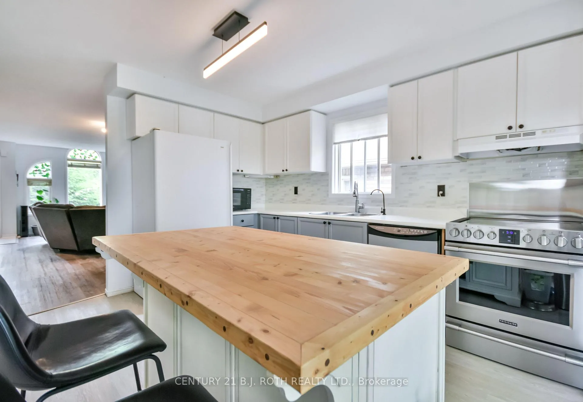 Photo 15 of 37 Nicholson Drive, Barrie, Ardagh — HOMEH