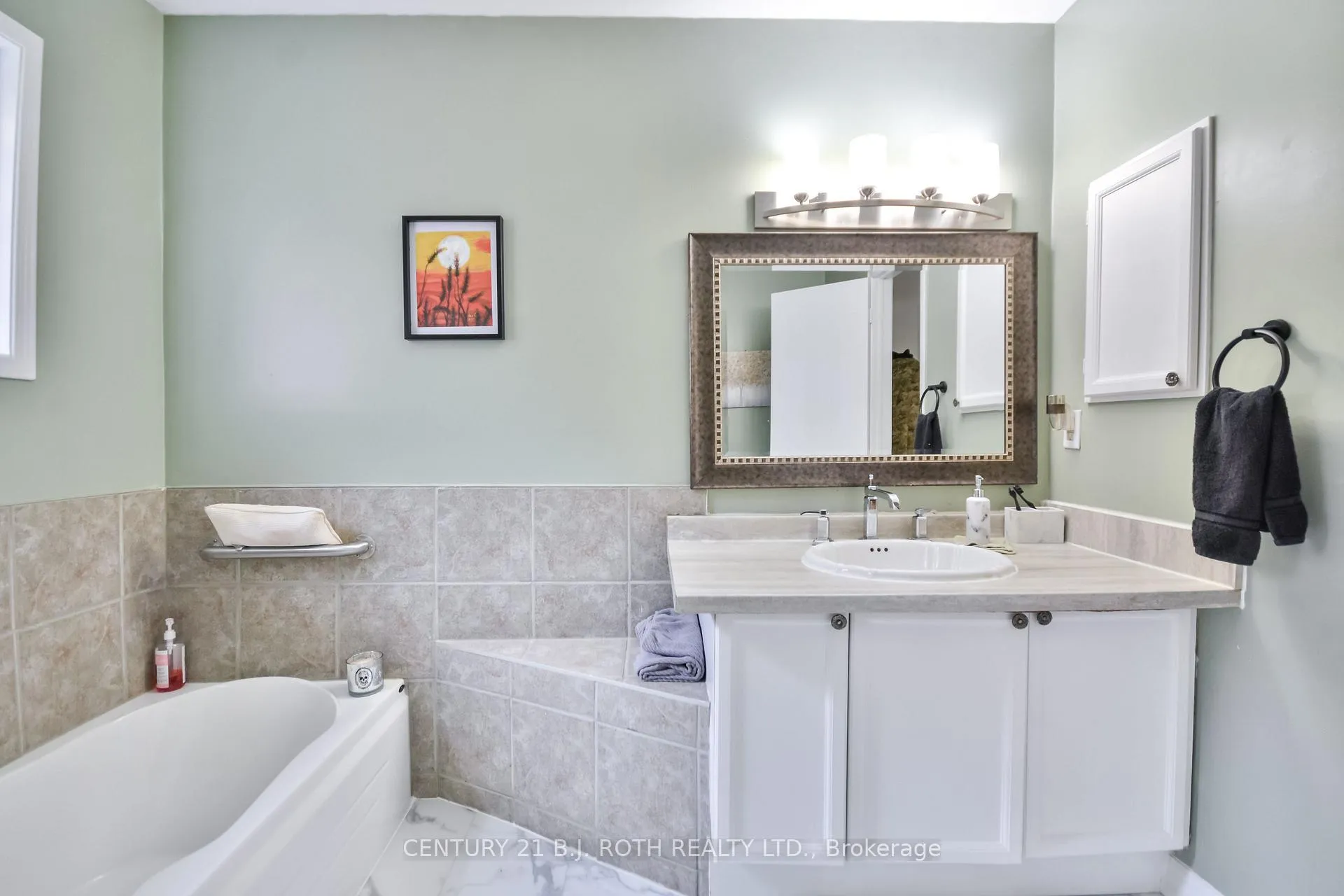 Photo 19 of 37 Nicholson Drive, Barrie, Ardagh — HOMEH