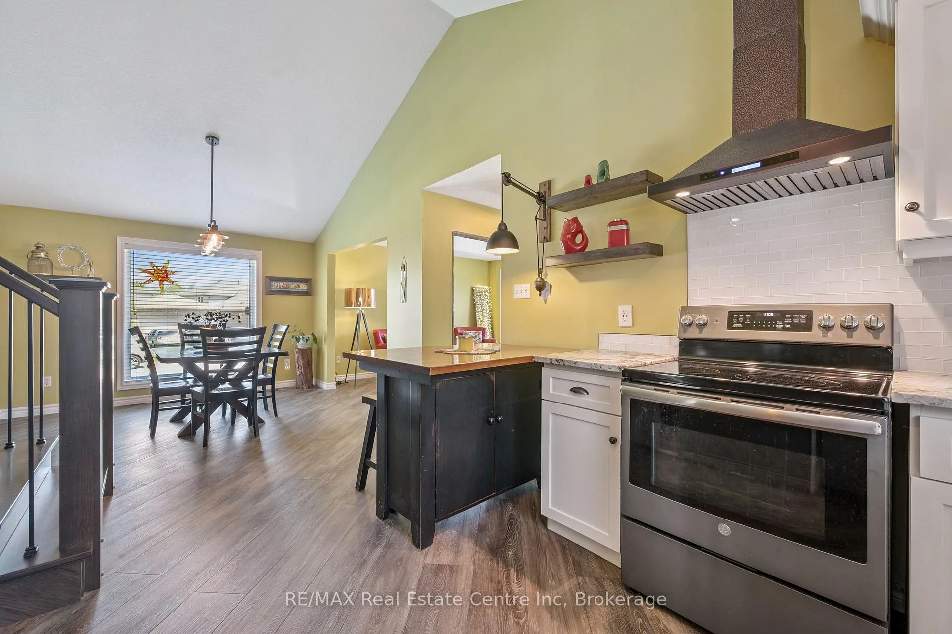 Photo 23 of 76 Abbeywood Crescent, Guelph, Willow West/Sugarbush/West Acres — HOMEH