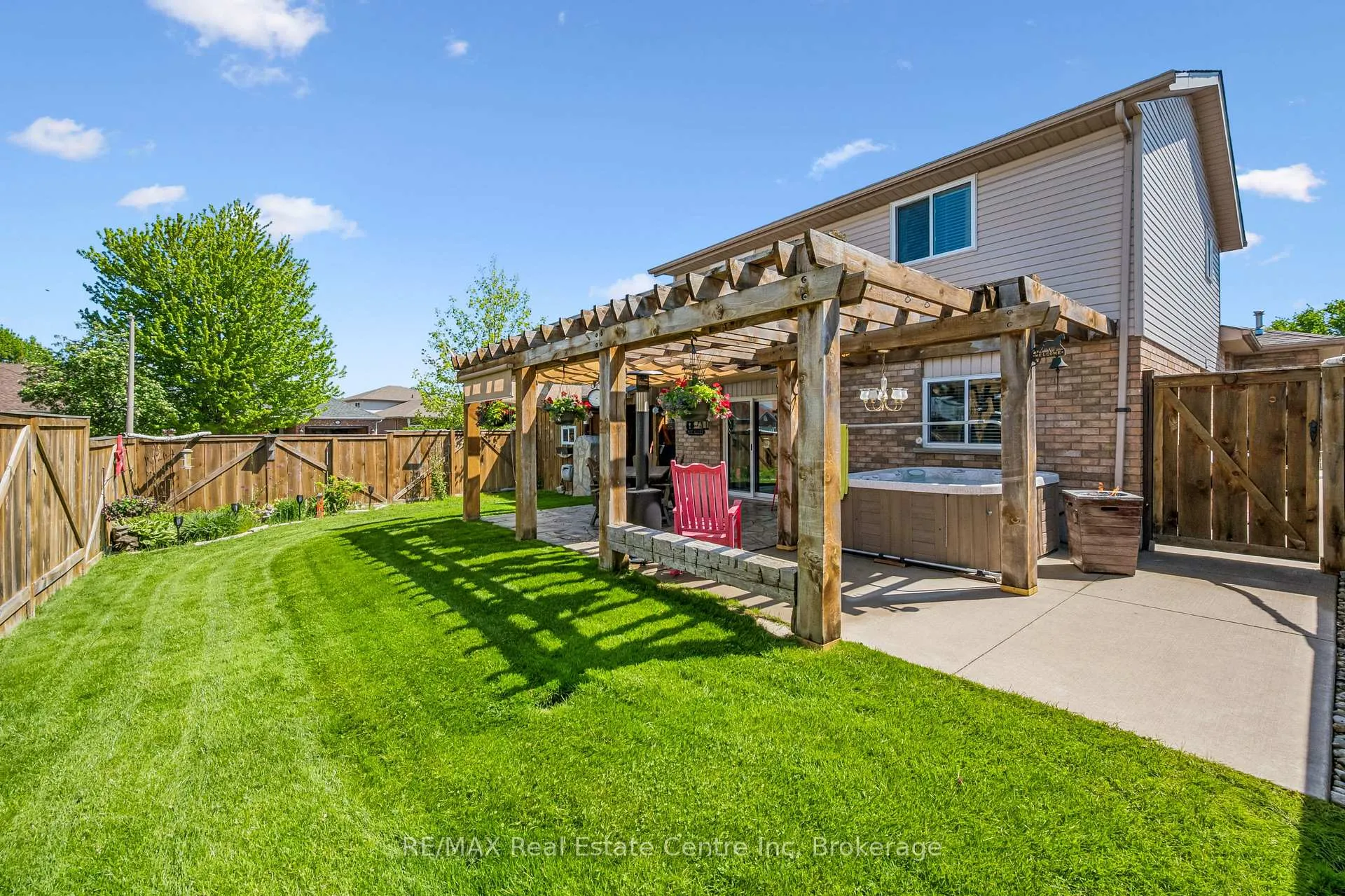 Photo 38 of 76 Abbeywood Crescent, Guelph, Willow West/Sugarbush/West Acres — HOMEH