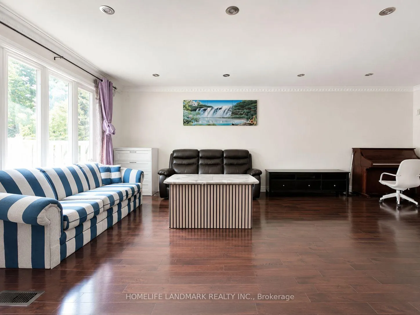 Photo 2 of 102 Chloe Crescent, Markham, Middlefield — HOMEH