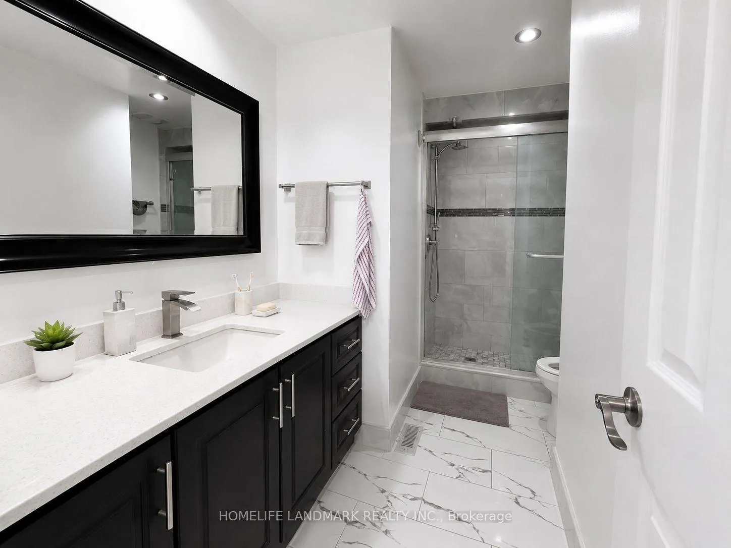 Photo 7 of 102 Chloe Crescent, Markham, Middlefield — HOMEH