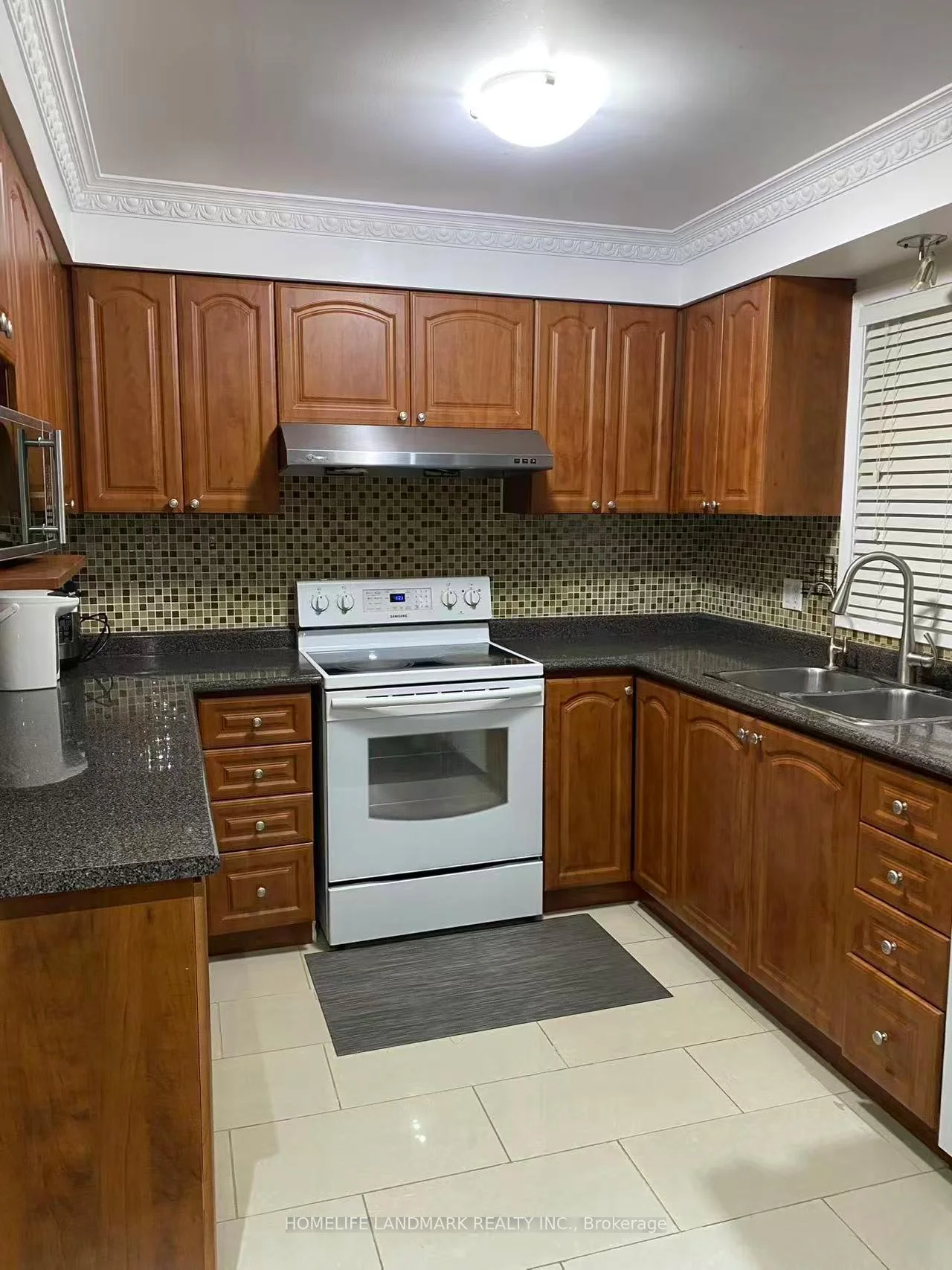Photo 13 of 102 Chloe Crescent, Markham, Middlefield — HOMEH
