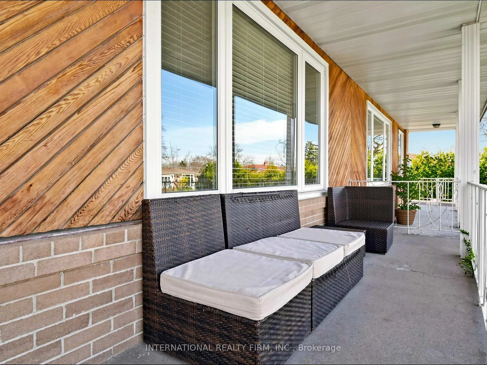 Photo 2 of 33 Danesbury Crescent, Brampton, Southgate — HOMEH