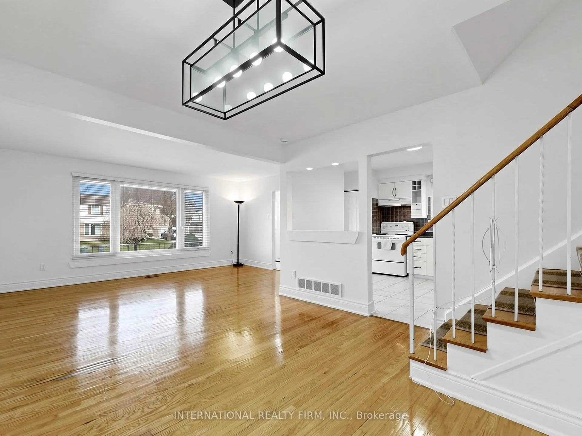 Photo 3 of 33 Danesbury Crescent, Brampton, Southgate — HOMEH