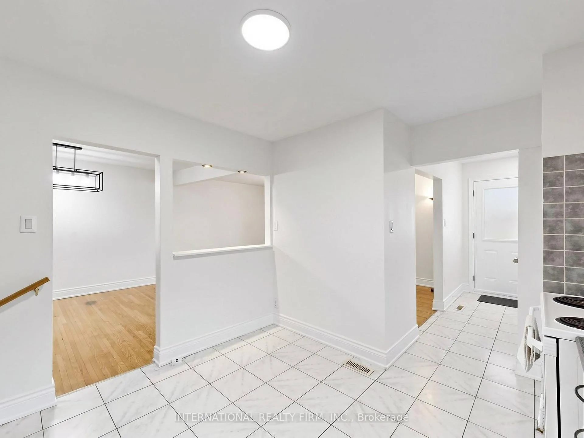 Photo 8 of 33 Danesbury Crescent, Brampton, Southgate — HOMEH
