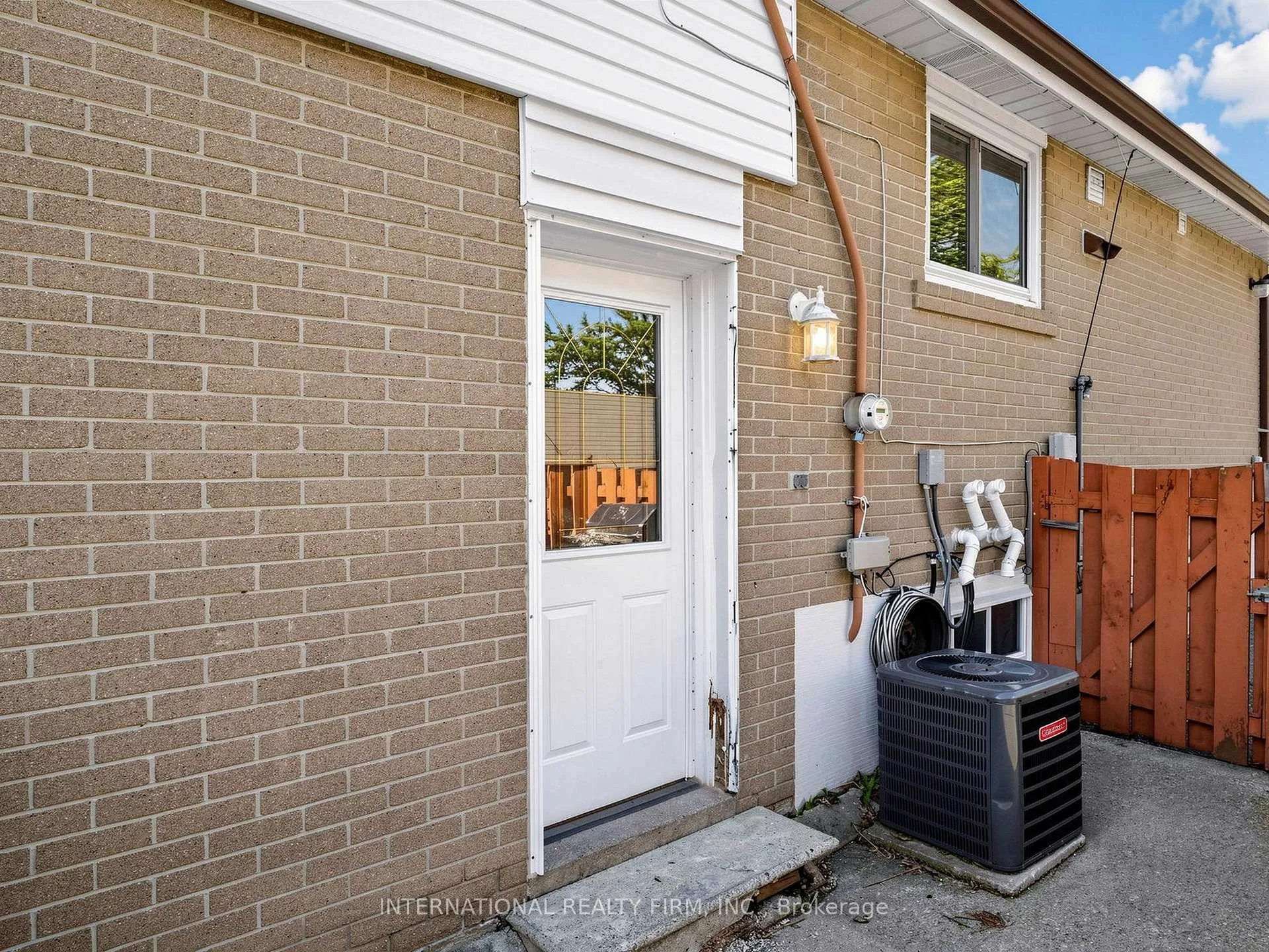 Photo 31 of 33 Danesbury Crescent, Brampton, Southgate — HOMEH