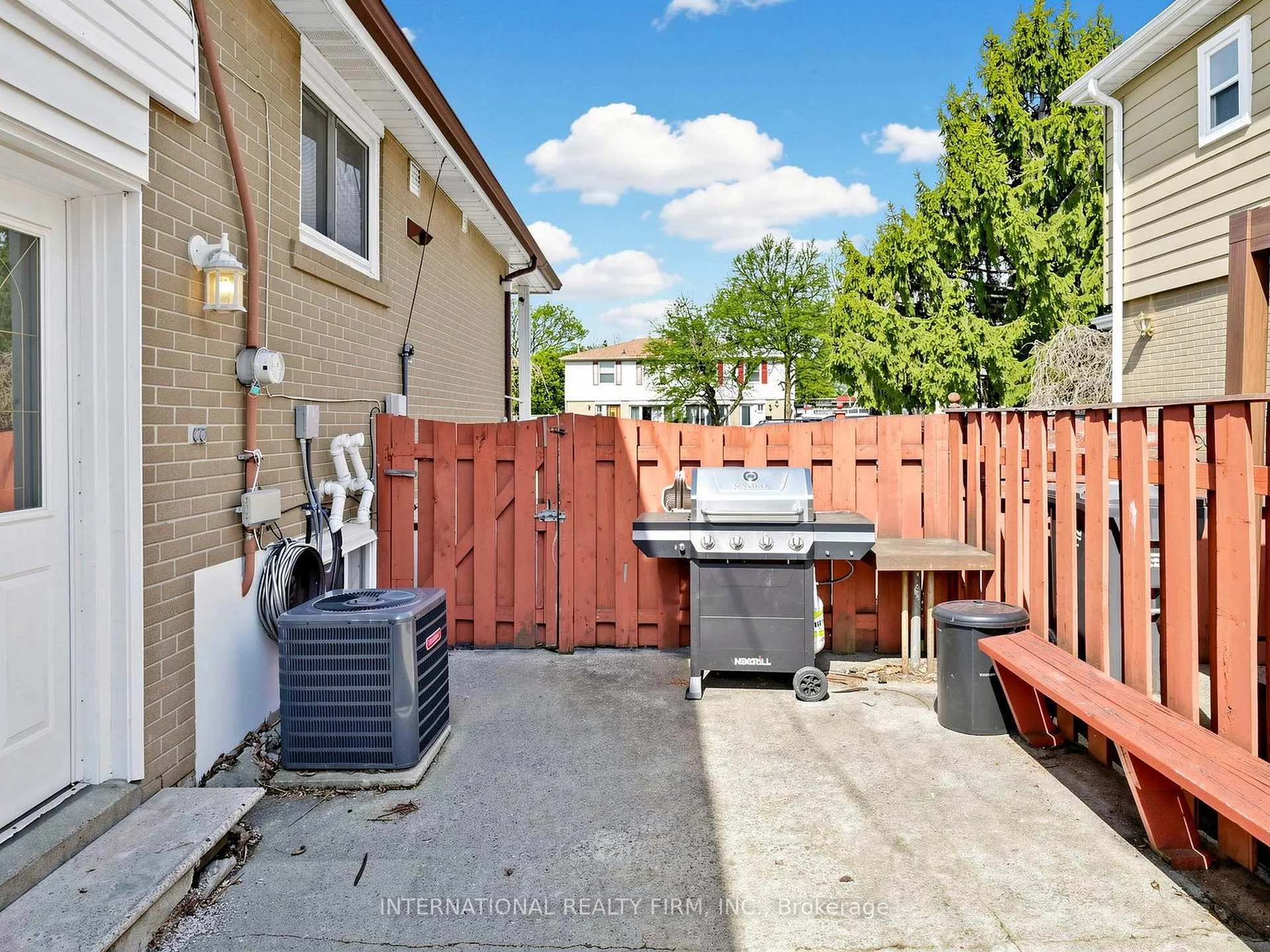 Photo 32 of 33 Danesbury Crescent, Brampton, Southgate — HOMEH