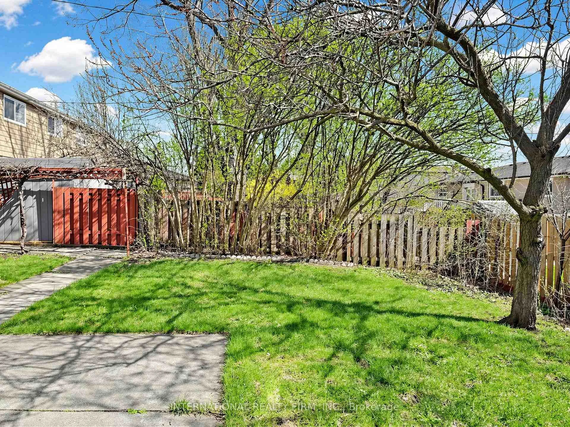 Photo 35 of 33 Danesbury Crescent, Brampton, Southgate — HOMEH