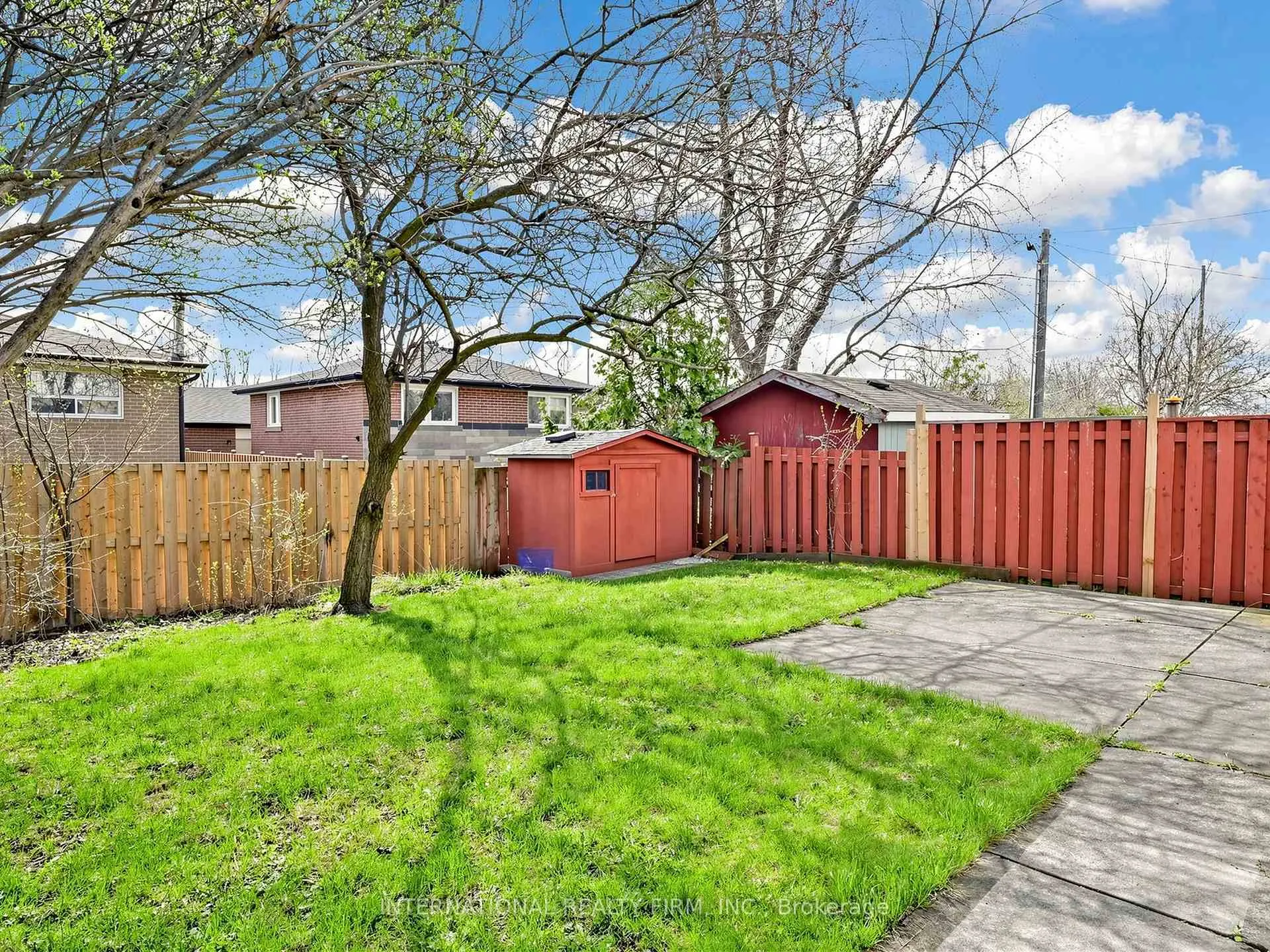Photo 36 of 33 Danesbury Crescent, Brampton, Southgate — HOMEH