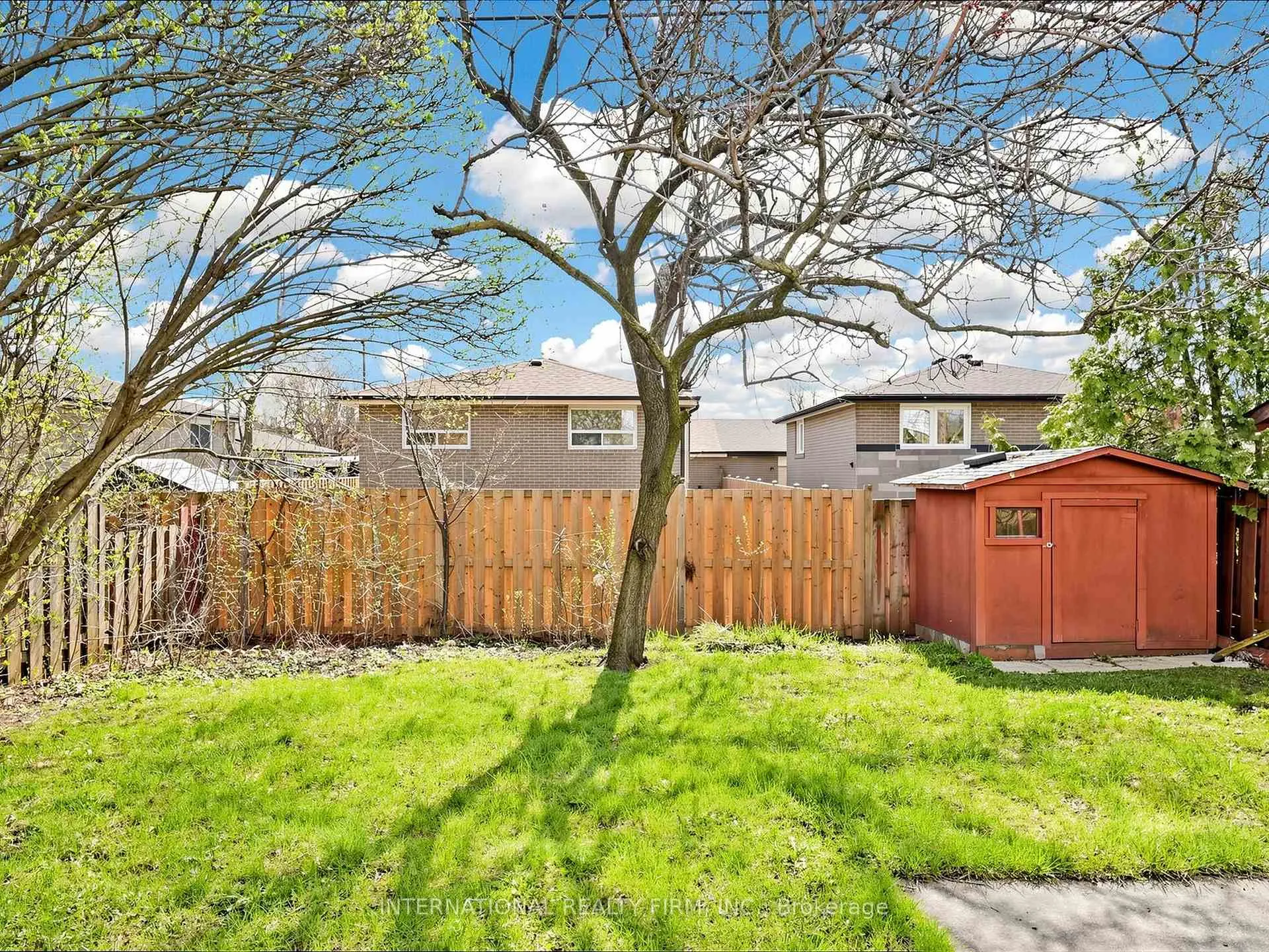 Photo 37 of 33 Danesbury Crescent, Brampton, Southgate — HOMEH