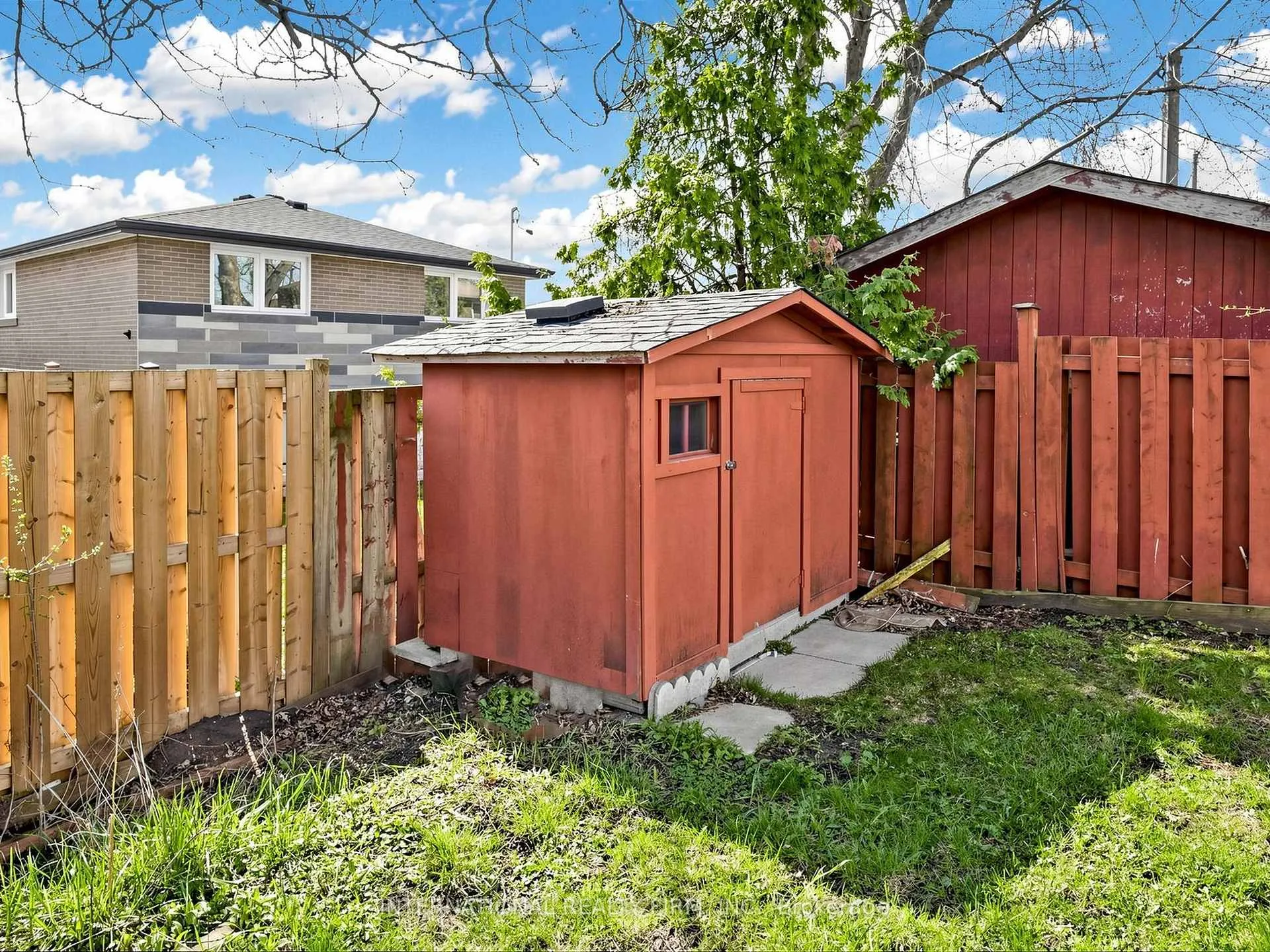 Photo 38 of 33 Danesbury Crescent, Brampton, Southgate — HOMEH