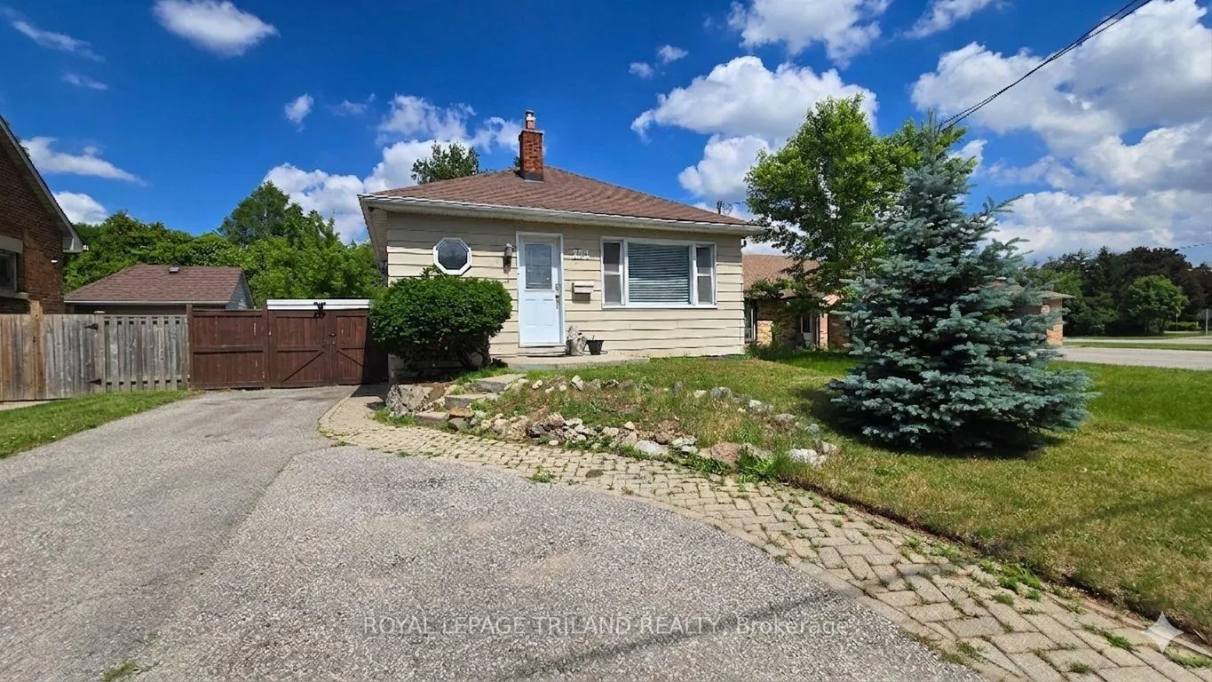 Front of 224 Highbury Avenue N