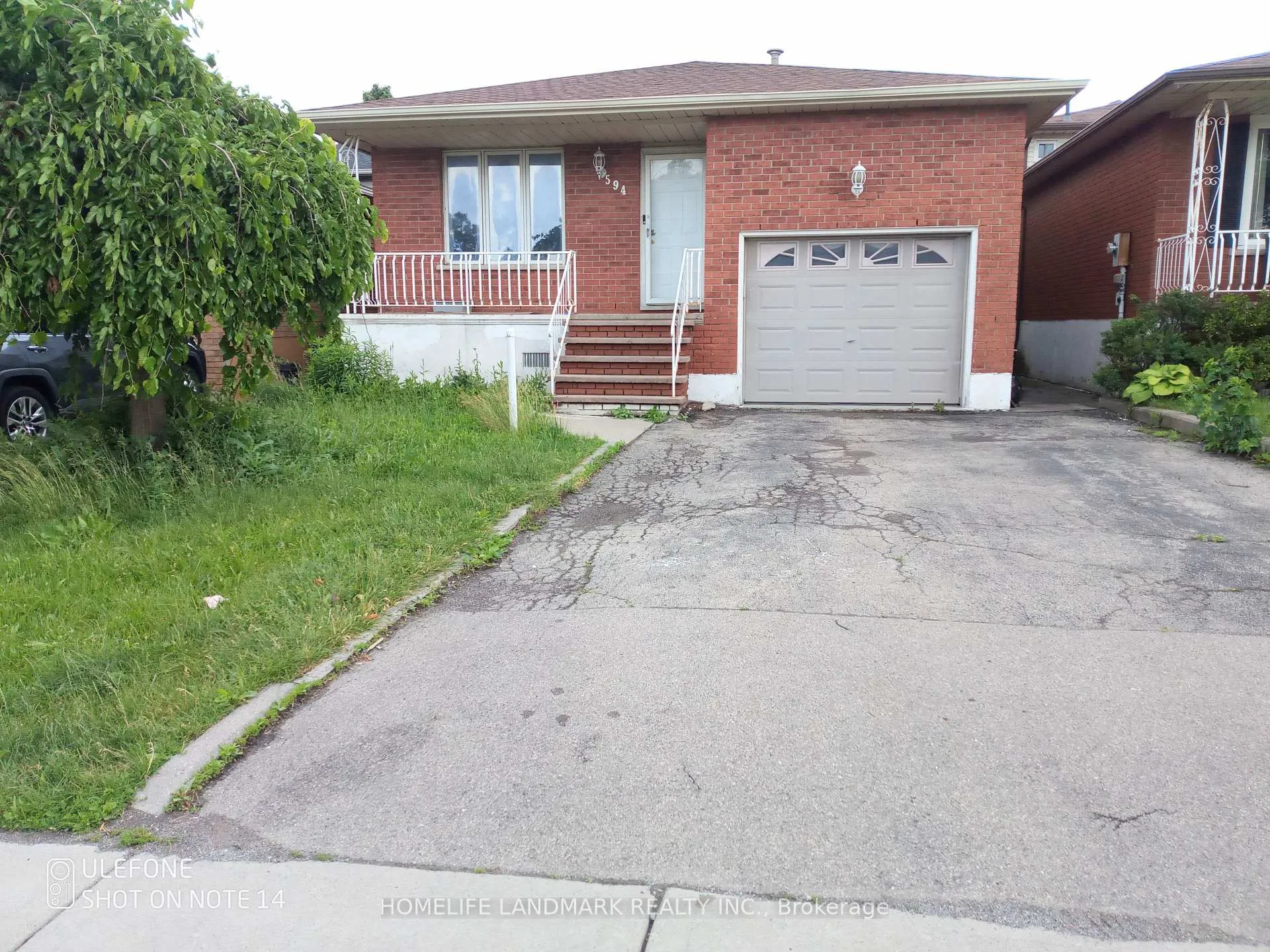 Front of Unit Gound & Bsmt, 594 Queen Victoria Drive