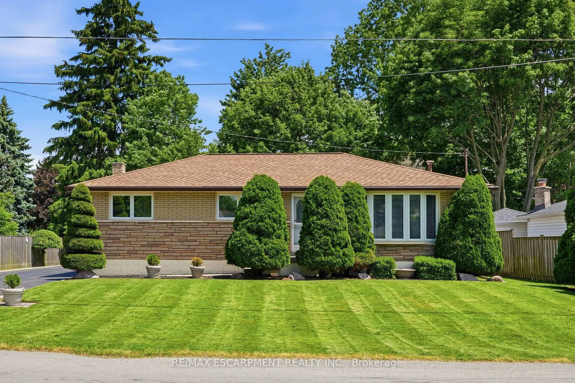 Photo 1 of 169 Seminole Road, Hamilton, Ancaster — HOMEH