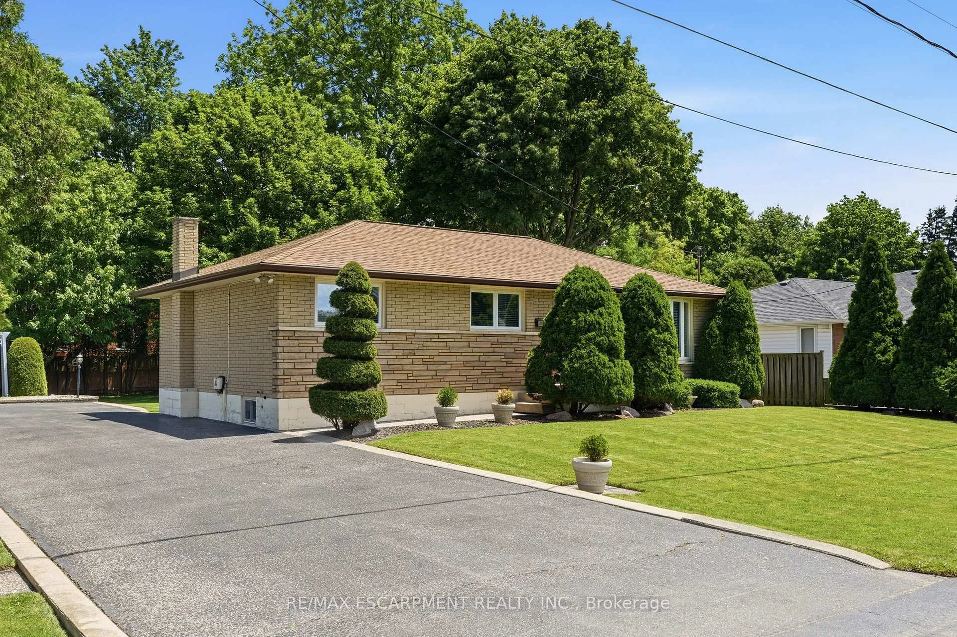 Photo 2 of 169 Seminole Road, Hamilton, Ancaster — HOMEH
