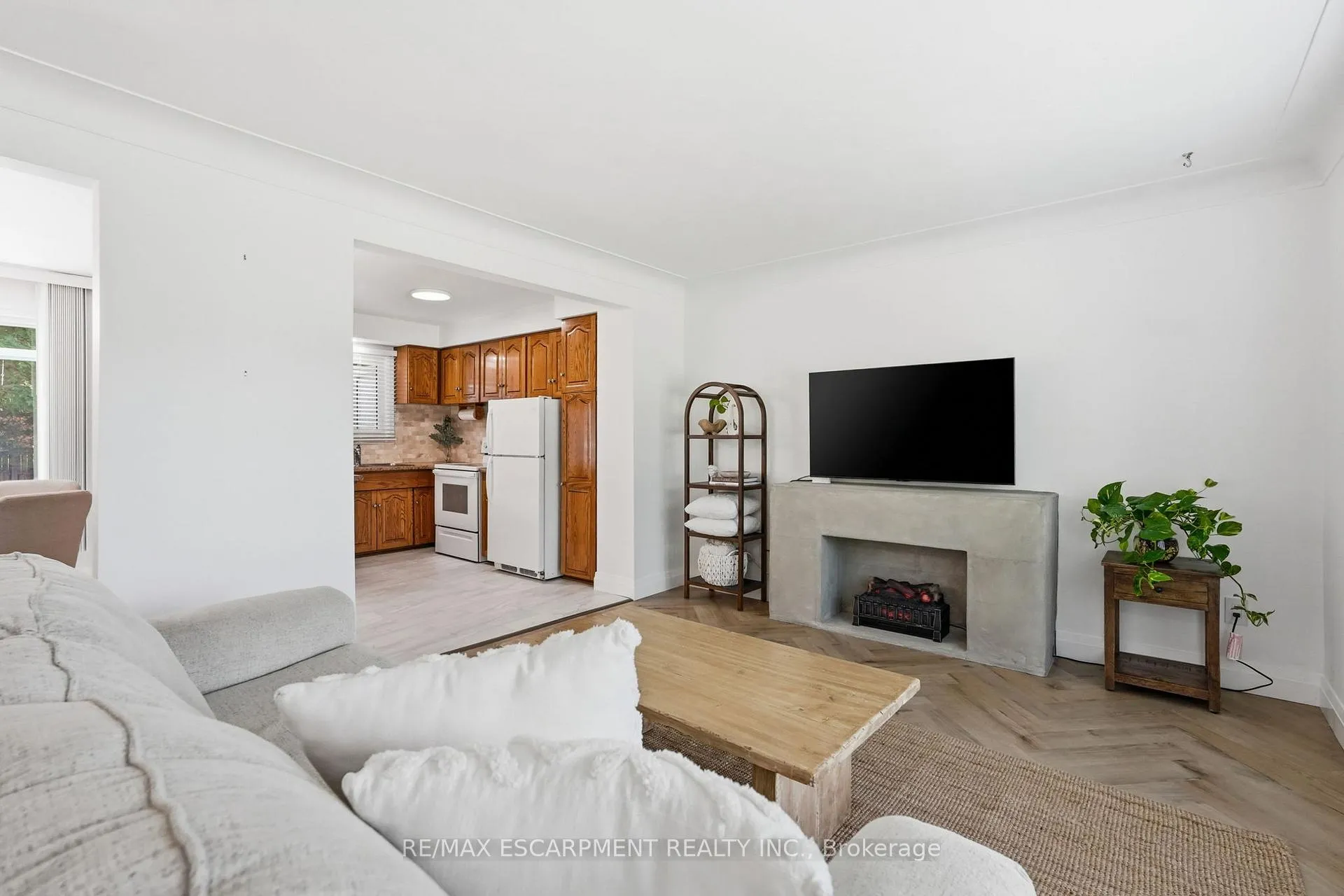 Photo 8 of 169 Seminole Road, Hamilton, Ancaster — HOMEH