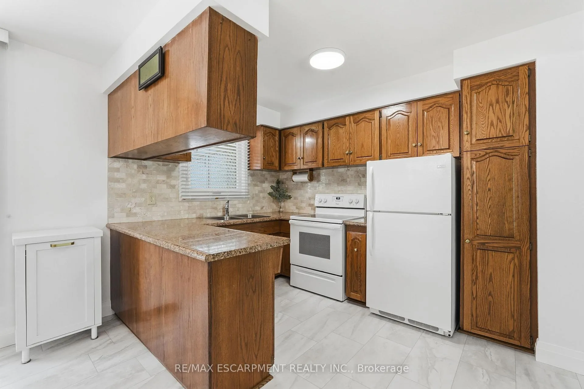 Photo 11 of 169 Seminole Road, Hamilton, Ancaster — HOMEH