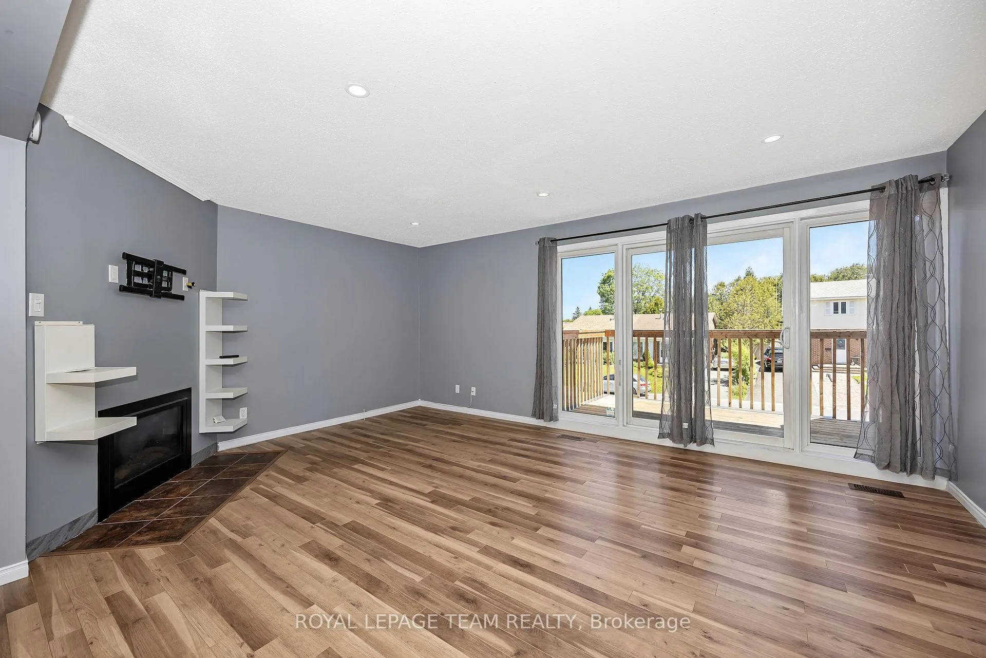 Photo 6 of Unit C, 276 Dalehurst Drive, Ottawa, Tanglewood — HOMEH