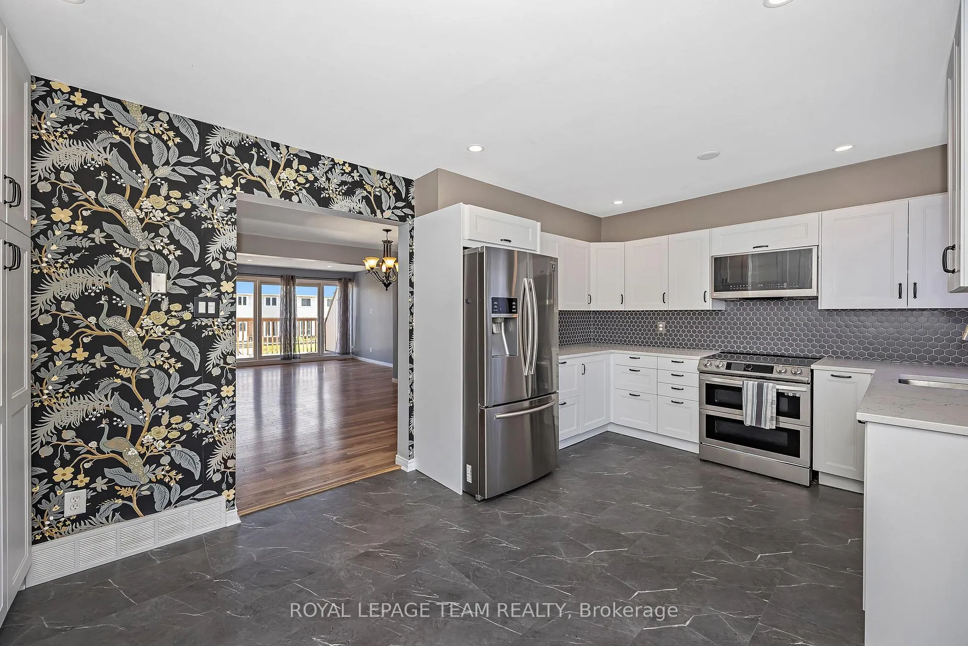 Photo 10 of Unit C, 276 Dalehurst Drive, Ottawa, Tanglewood — HOMEH