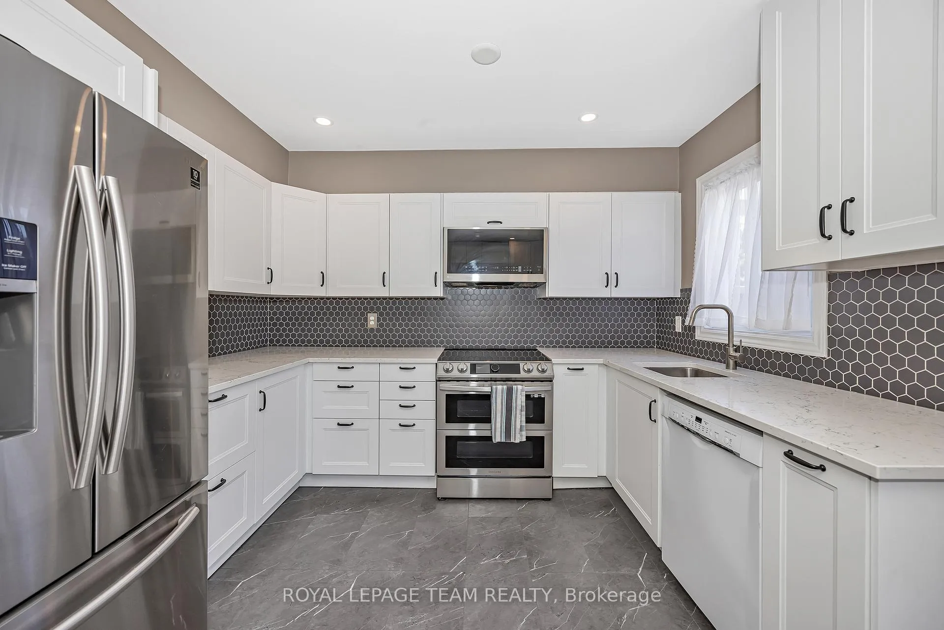Photo 11 of Unit C, 276 Dalehurst Drive, Ottawa, Tanglewood — HOMEH